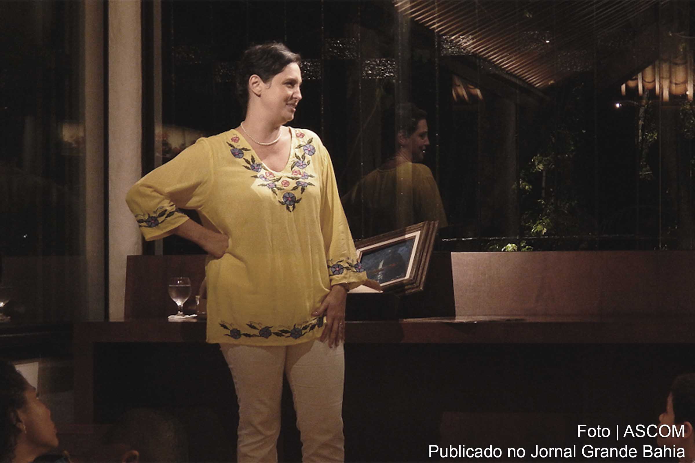 Luciana Borghi interpretando Zélia Gattaí.