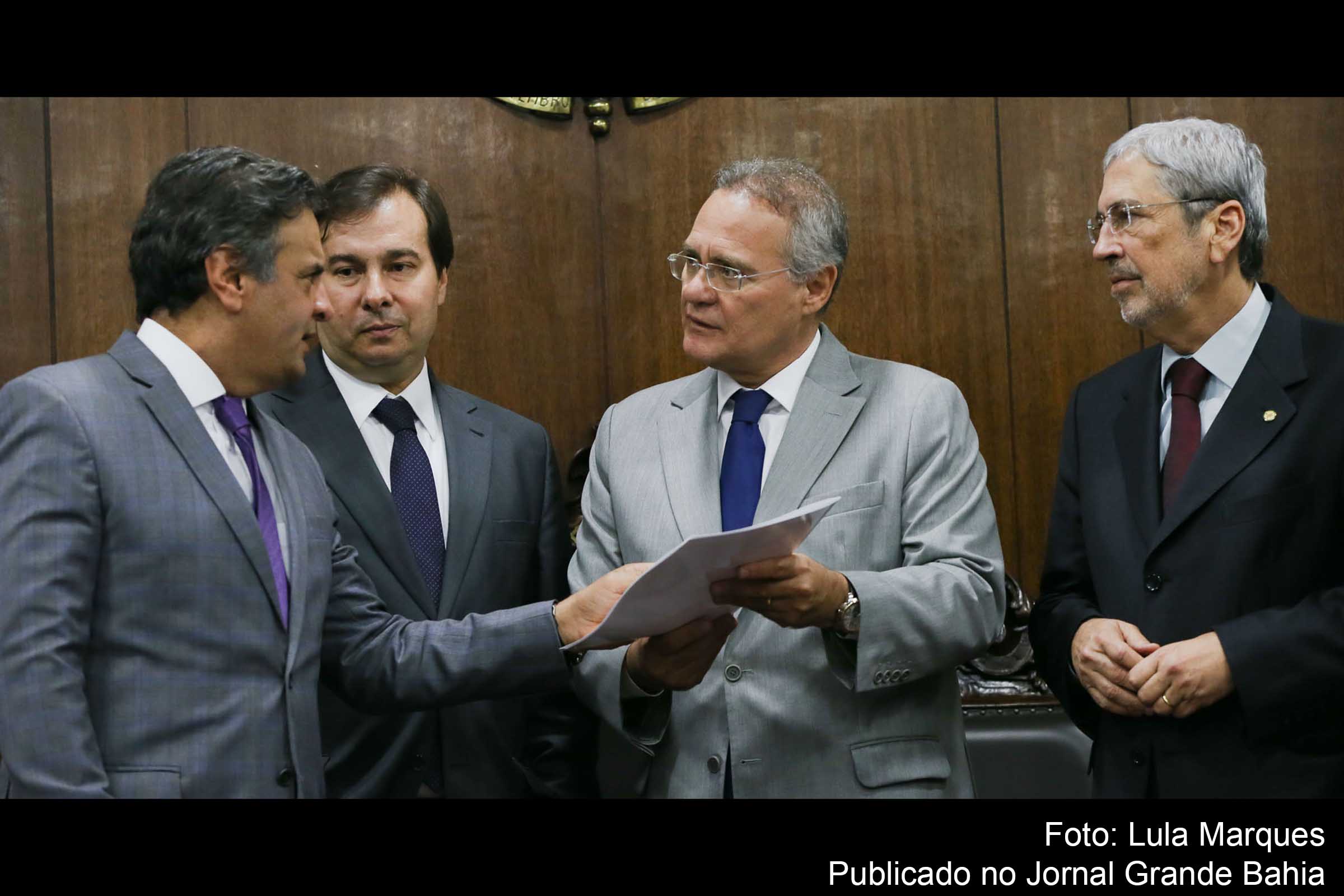 Políticos conservadores unidos na usurpação da República. Golpe de Estado transvestido de pseudo legalidade.