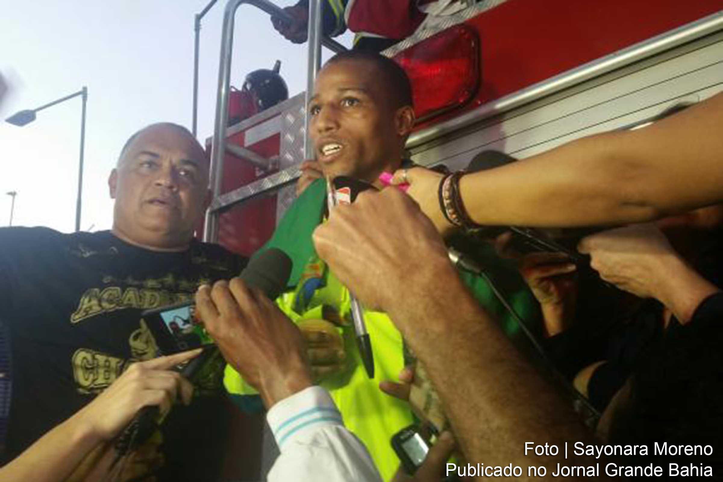 Ouro no boxe, Robson Conceição é recebido com festa e mocotó em Salvador