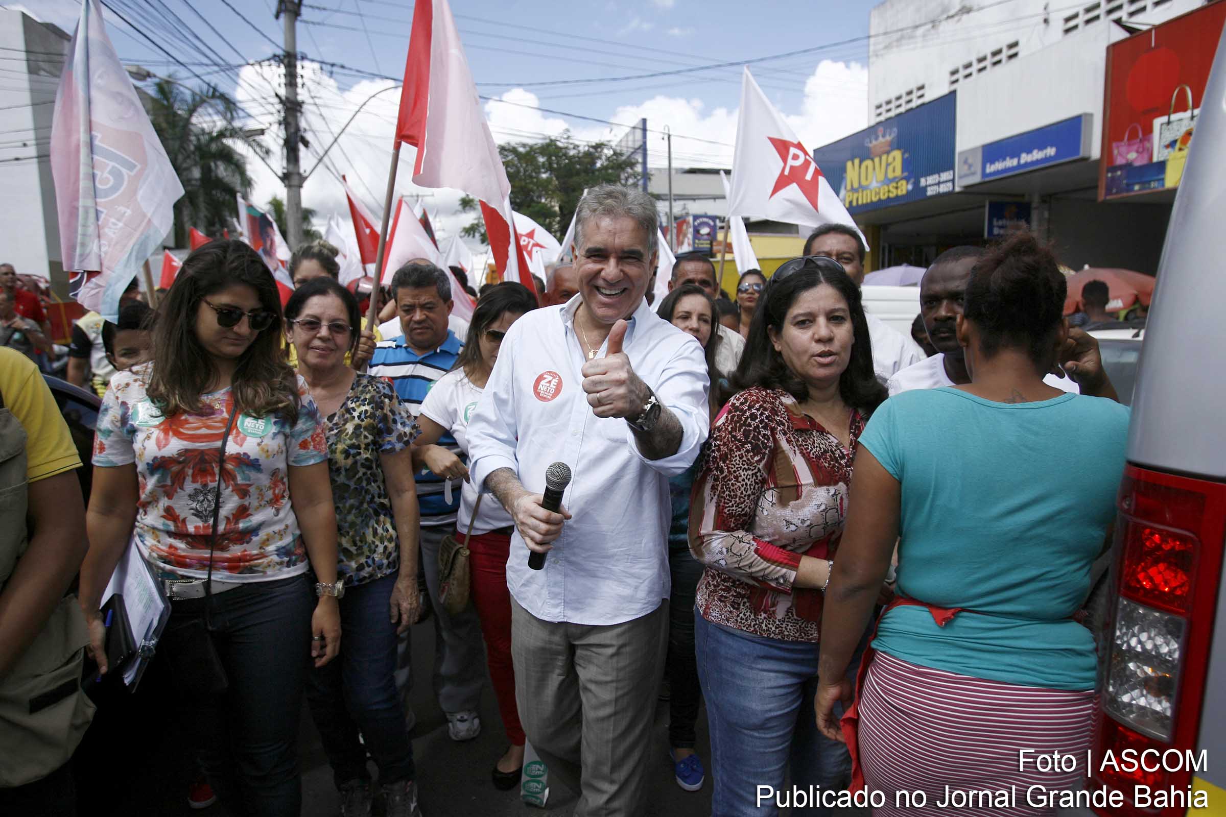 Deputado José Cerqueira Neto (Zé Neto, PT) durante caminhada na Marechal Deodoro.