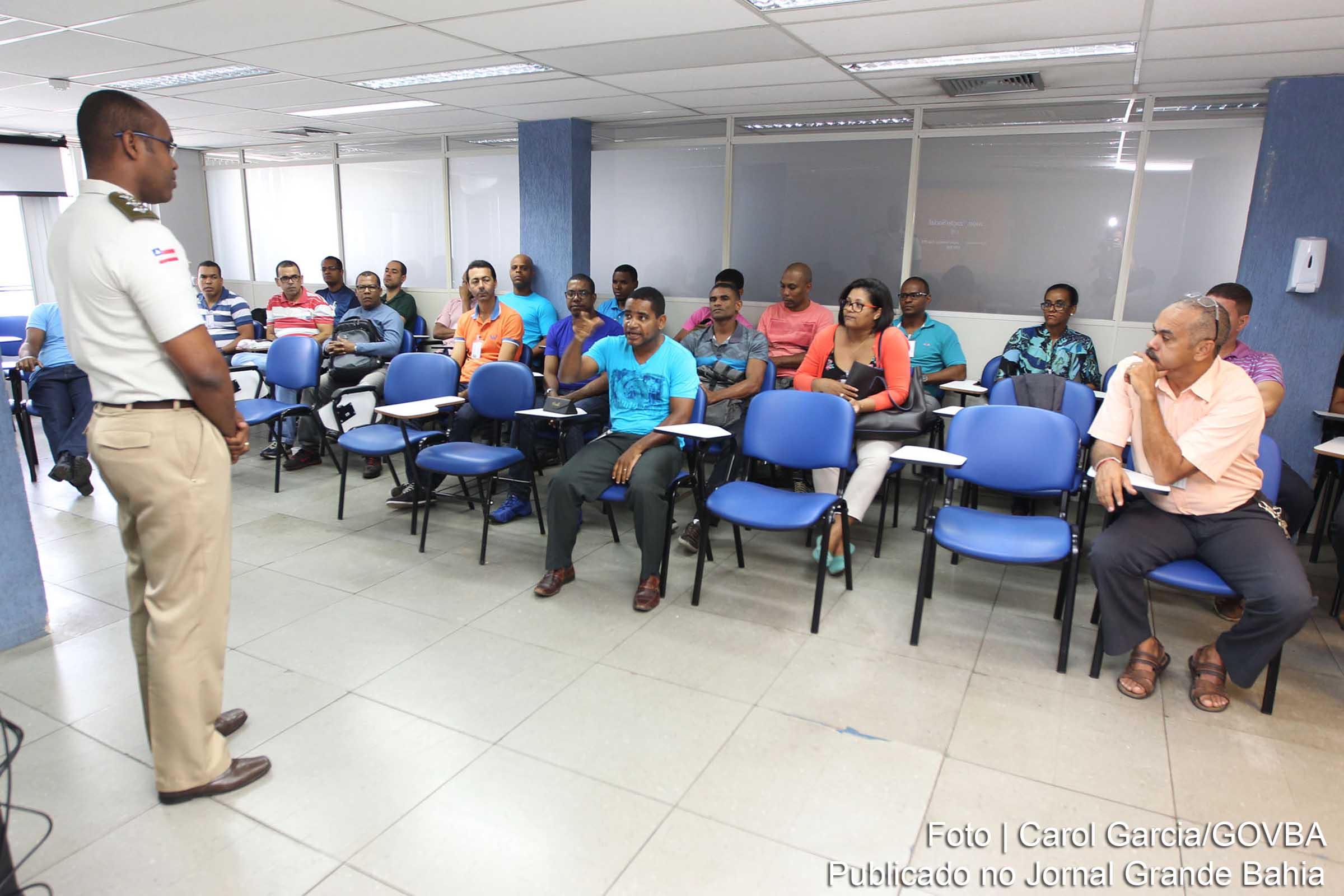 Curso de formação de promotores de polícia comunitária.