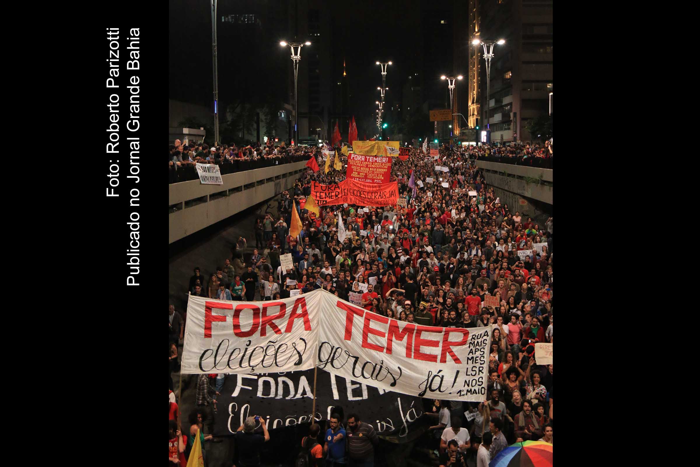 Manifestantes pedem novas eleições durante ato na Avenida Paulista.
