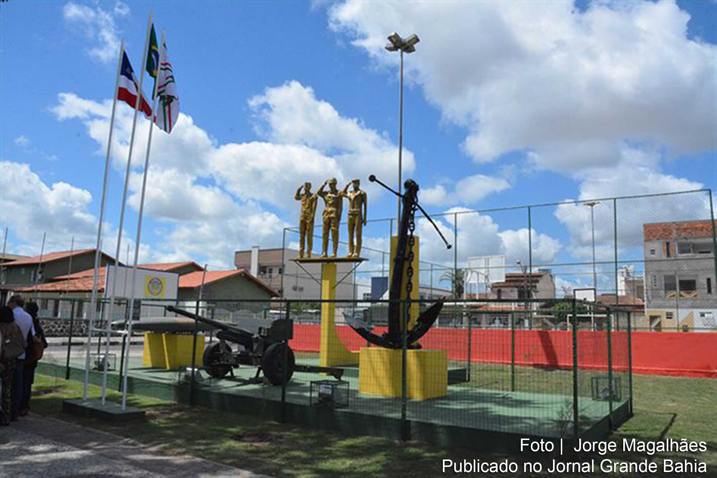 Praça dos Ex-Combatentes é reinaugurada em Feira de Santana.