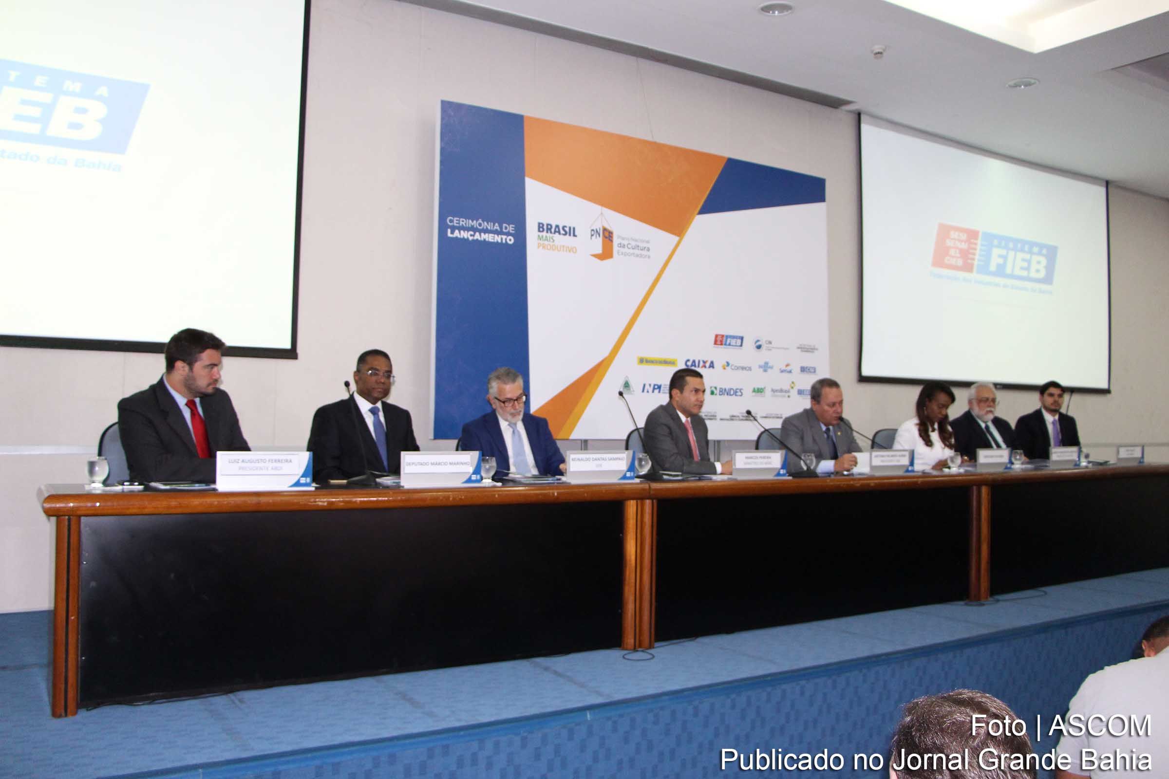Deputado federal Márcio Marinho participa de evento de apoio à indústria.