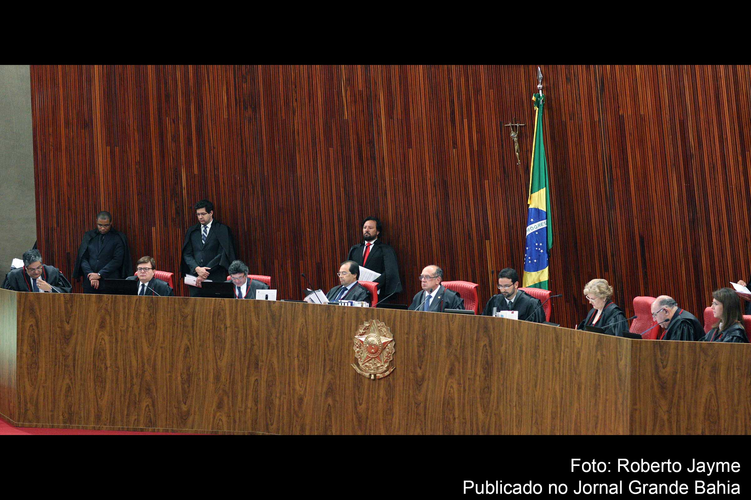 Sessão plenária jurisdicional do TSE. Tribunal identifica irregularidades.