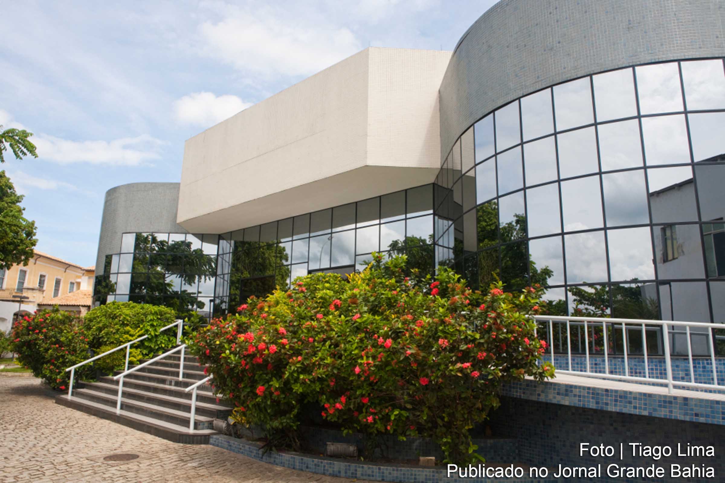 Fachada do Teatro Dona Canô, em Santo Amaro.