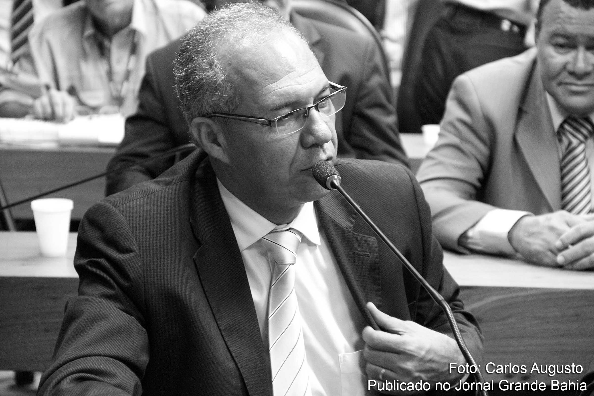 Deputado Carlos Geilson diz que Diante da falta de efetivo, a Delegacia Geral direciona um delegado e um escrivão para cobrir toda a região metropolitana.