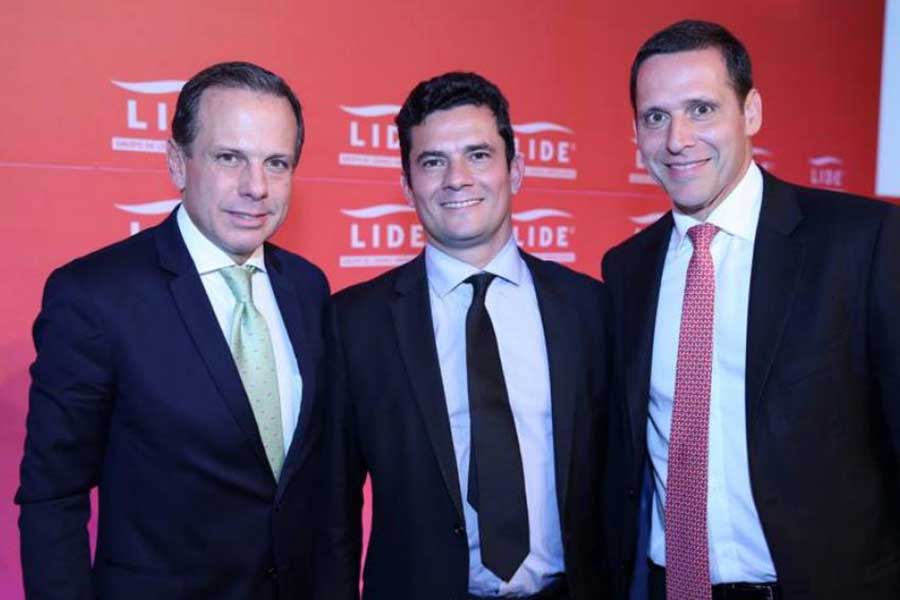 Prefeito eleito de São Paulo João Dória (PSDB), juiz Sérgio Moro e deputado Fernando Capez, deputado é citado no esquema de corrupção da compra da merenda escolar pelo Estado de São Paulo. Advogados questionam imparcialidade de magistrado que julga ex-presidente.