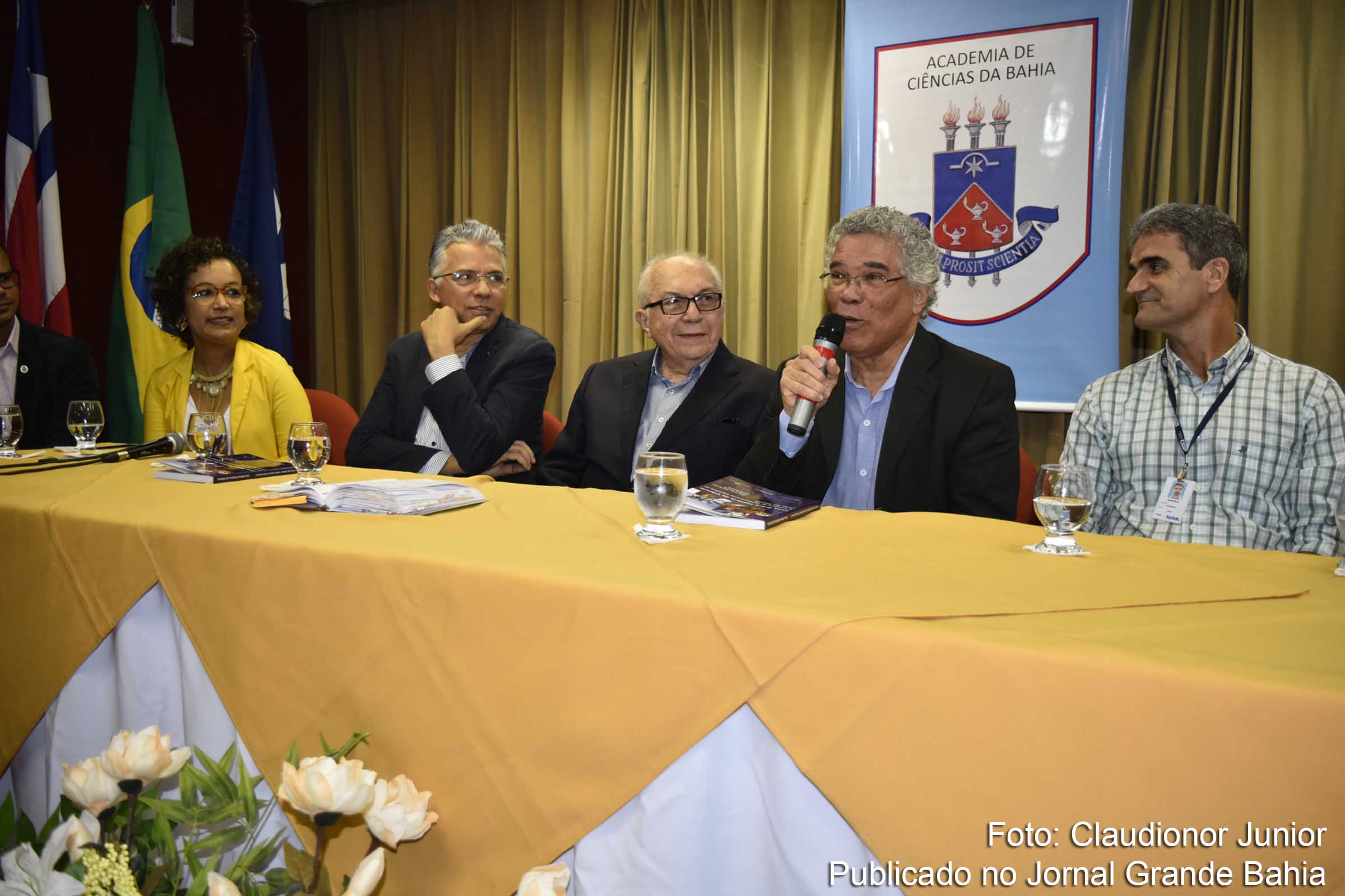 Lançamento do livro 'Uma breve história da Ciências – A aventura do conhecimento científico ao longo dos séculos'.