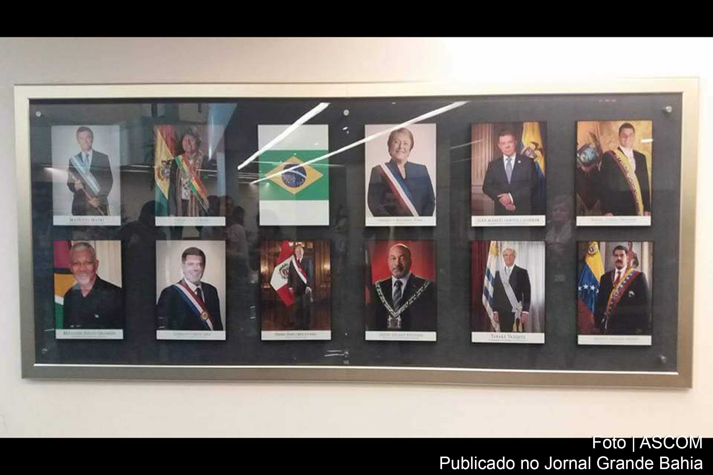 No mural dos chefes de estado na sede da União de Nações Sul-Americanas em Quito, A UNASUL, não colocaram o presidente Michel Temer. No lugar, colocaram a bandeira do Brasil por não reconhecerem um governo golpista.