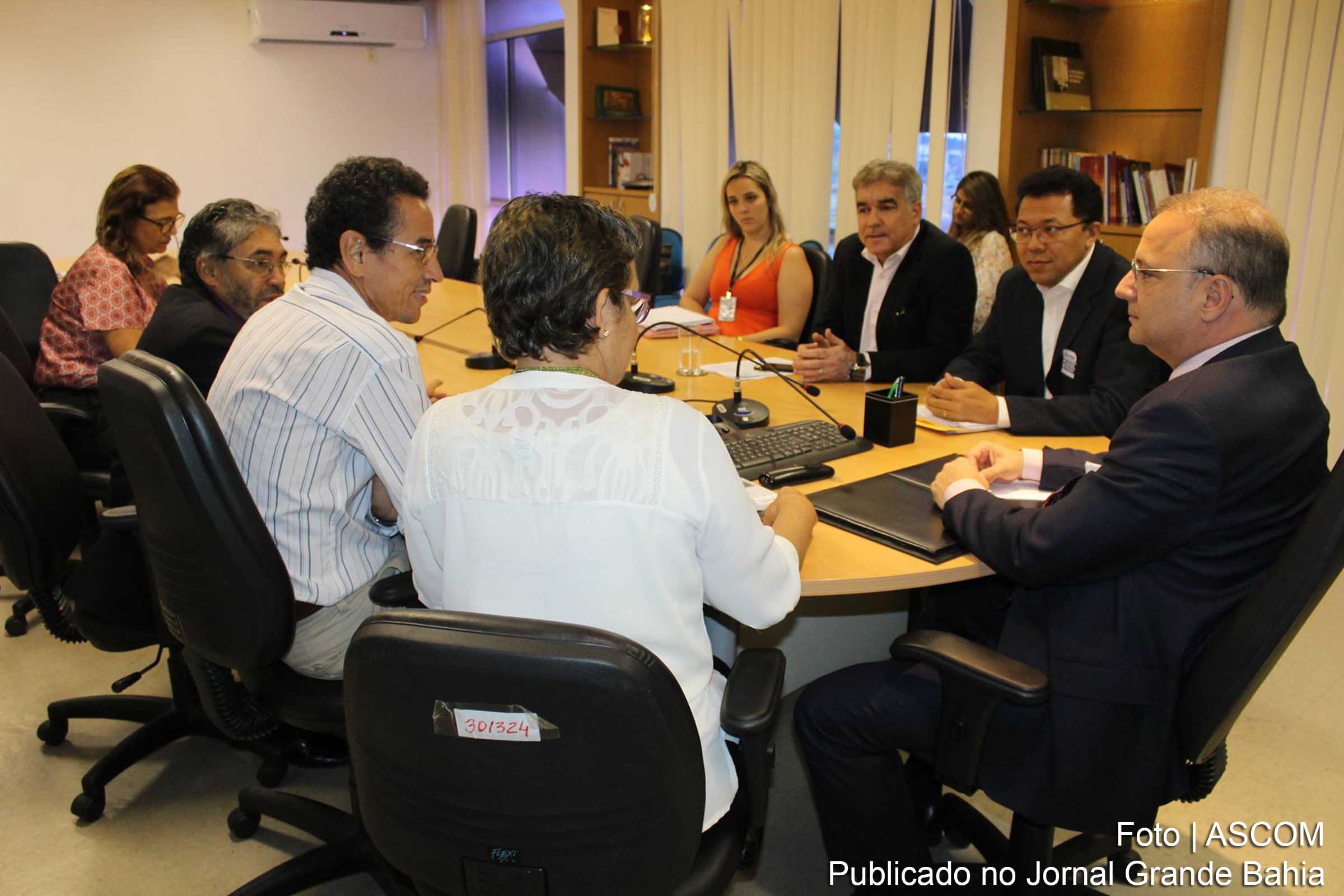 Reunião entre deputado Zé Neto, secretário Fábio Vilas-Boas e o reitor Evandro Nascimento.