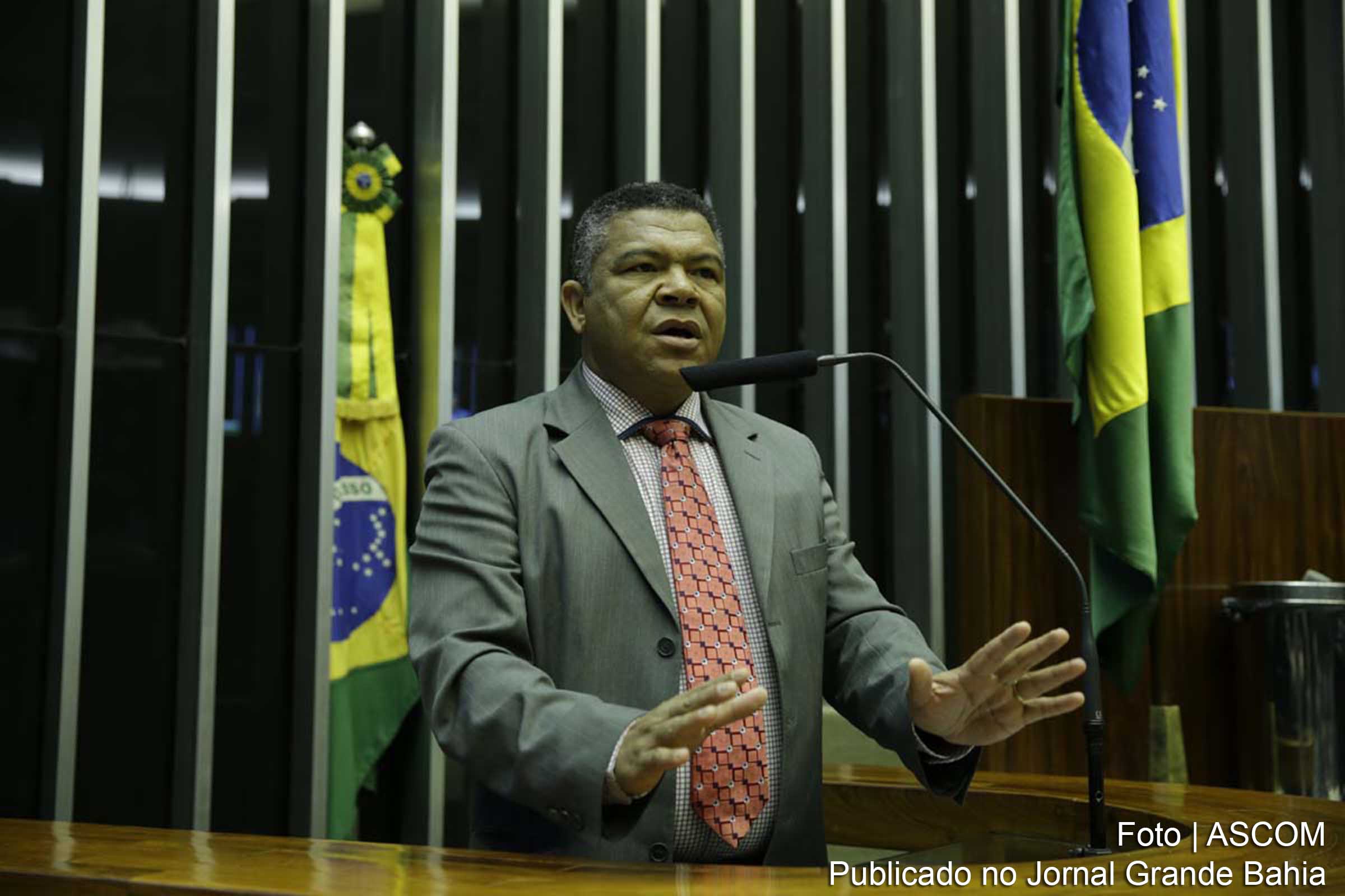 Deputado federal Valmir Assunção critica governo Temer.