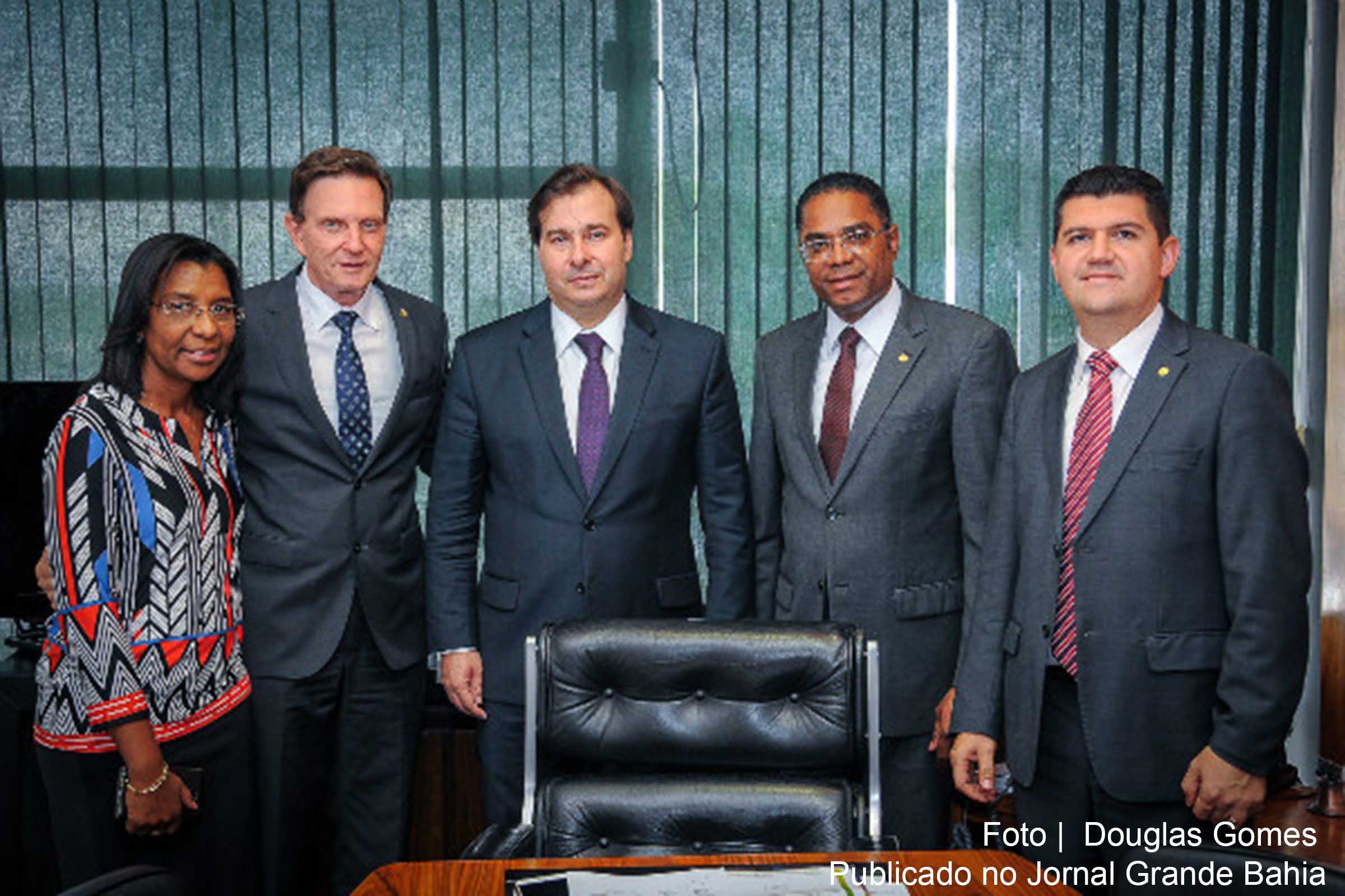 Senador republicano Marcelo Crivella (PRB-RJ), eleito prefeito da cidade do Rio de Janeiro, e os deputados Rodrigo Maia e Márcio Marinho.