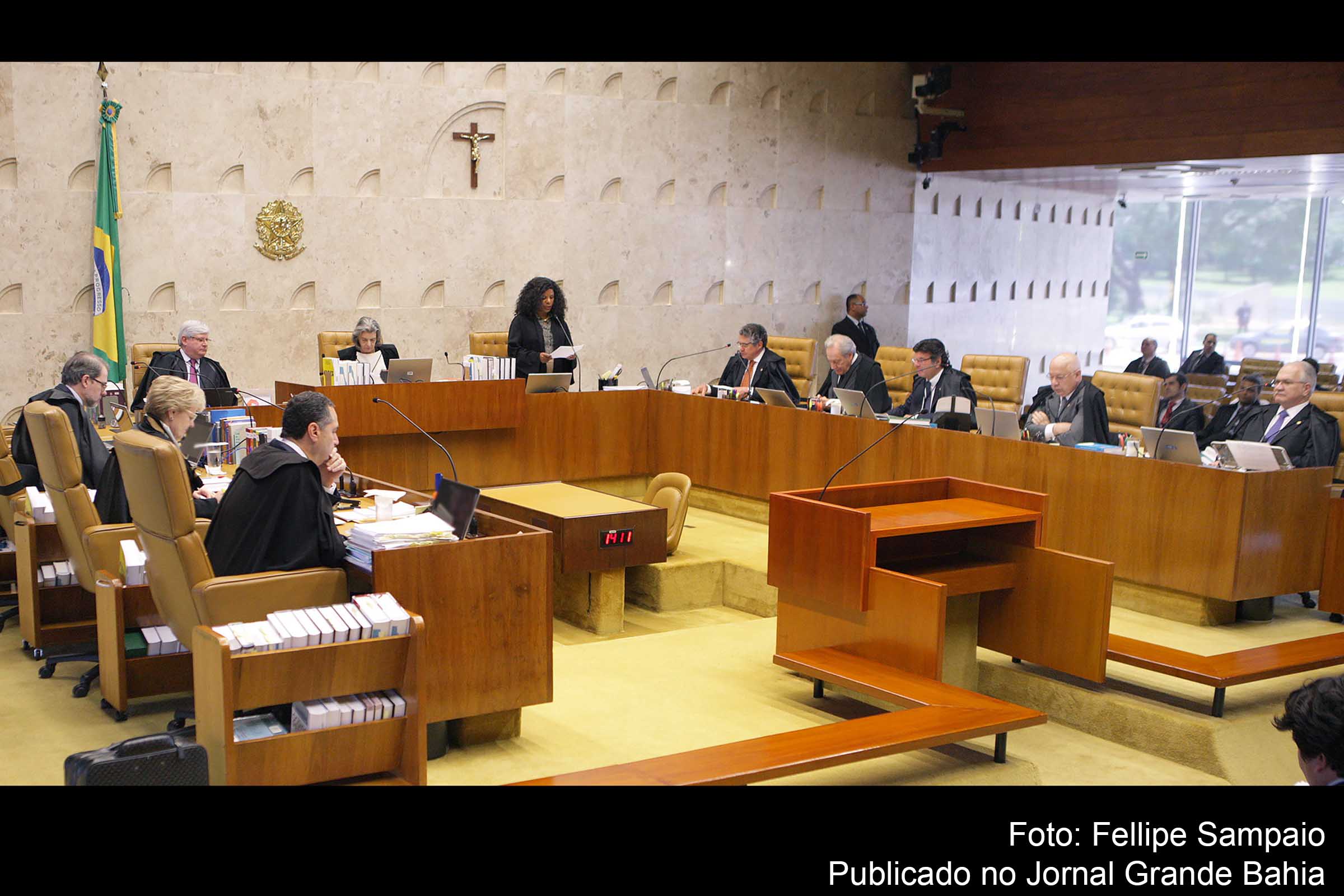 Plenário do STF. Ministros trocam a gentileza pela descortesia pública, dando péssimo exemplo para a nação, ao apresentar destempero emocional e verborrágico.