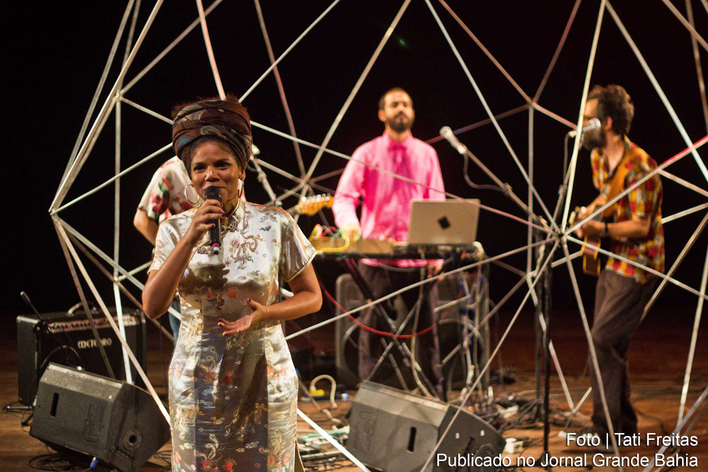Cantora Margareth Menezes durante apresentação do Prêmio Caymmi.