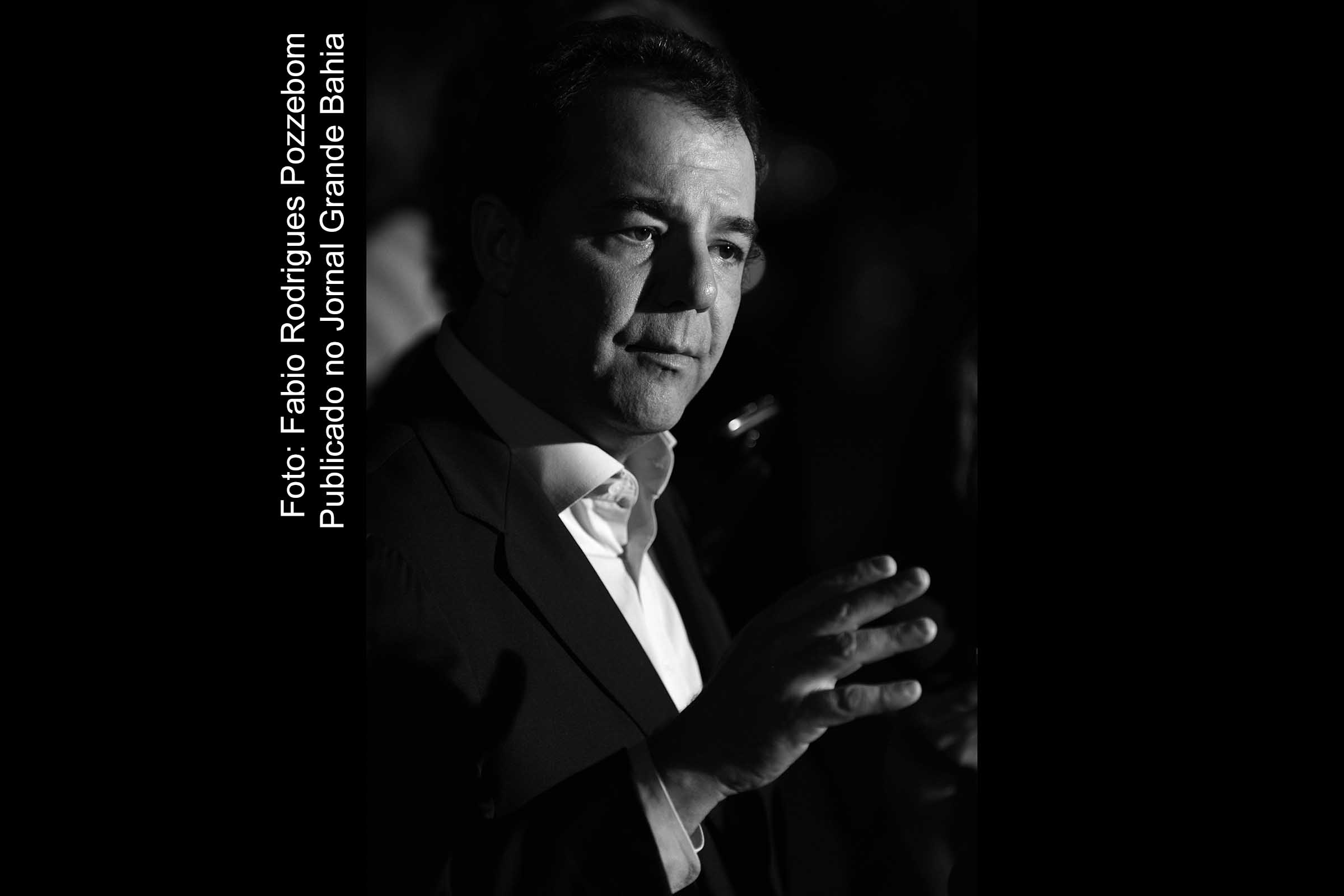Sérgio de Oliveira Cabral Santos Filho (Rio de Janeiro, 27 de janeiro de 1963), é um jornalista e político brasileiro filiado ao Partido do Movimento Democrático Brasileiro (PMDB). Foi governador do Rio de Janeiro de 1 de Janeiro de 2007 até 3 de abril de 2014, quando renunciou ao cargo. Foi considerado pela Revista Época um dos 100 brasileiros mais influentes do ano de 2009.