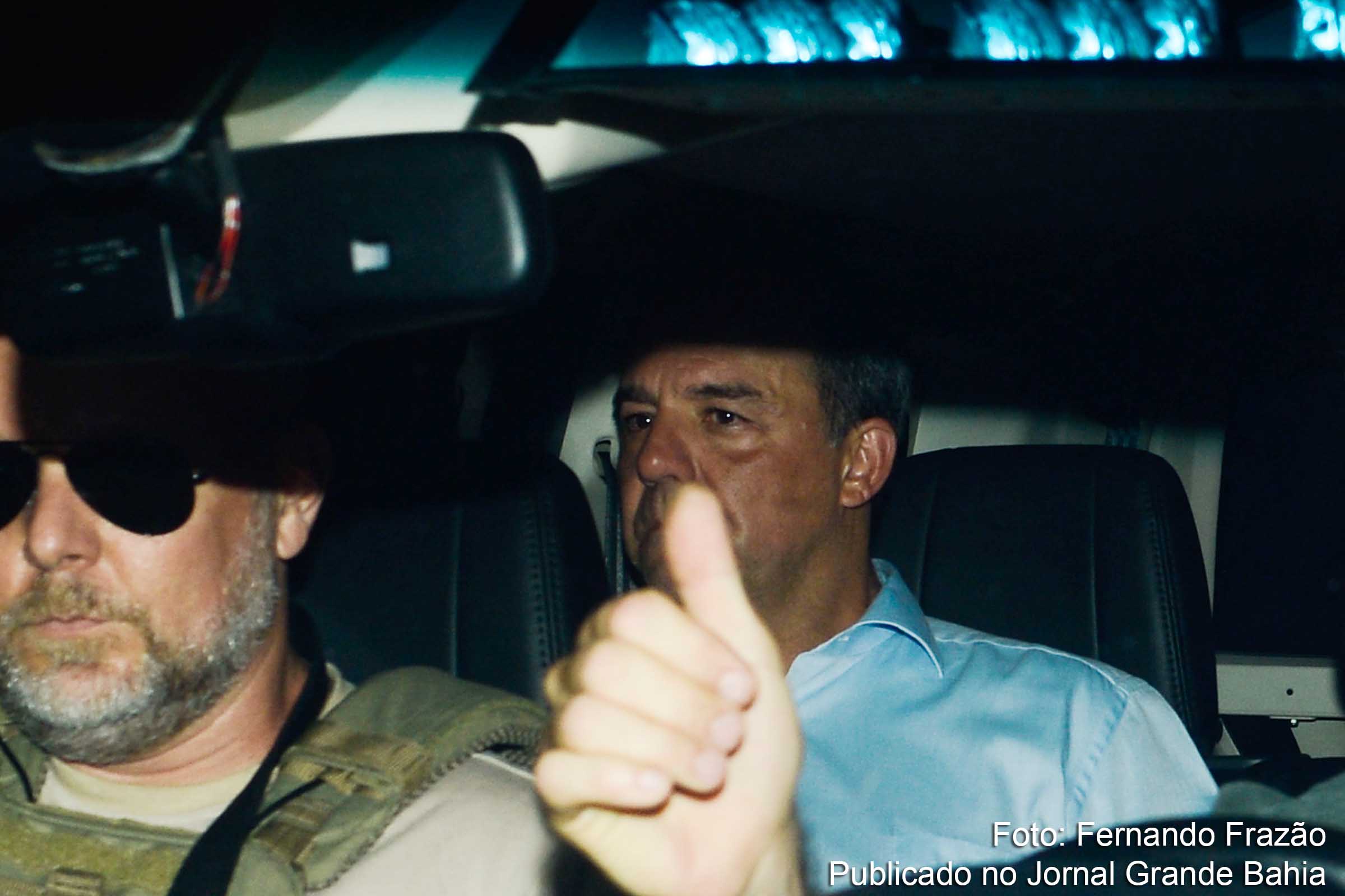 O ex-governador do Rio de Janeiro Sérgio Cabral é levado preso na operação Lava Jato em viatura da Polícia Federal na sede na Praça Mauá.