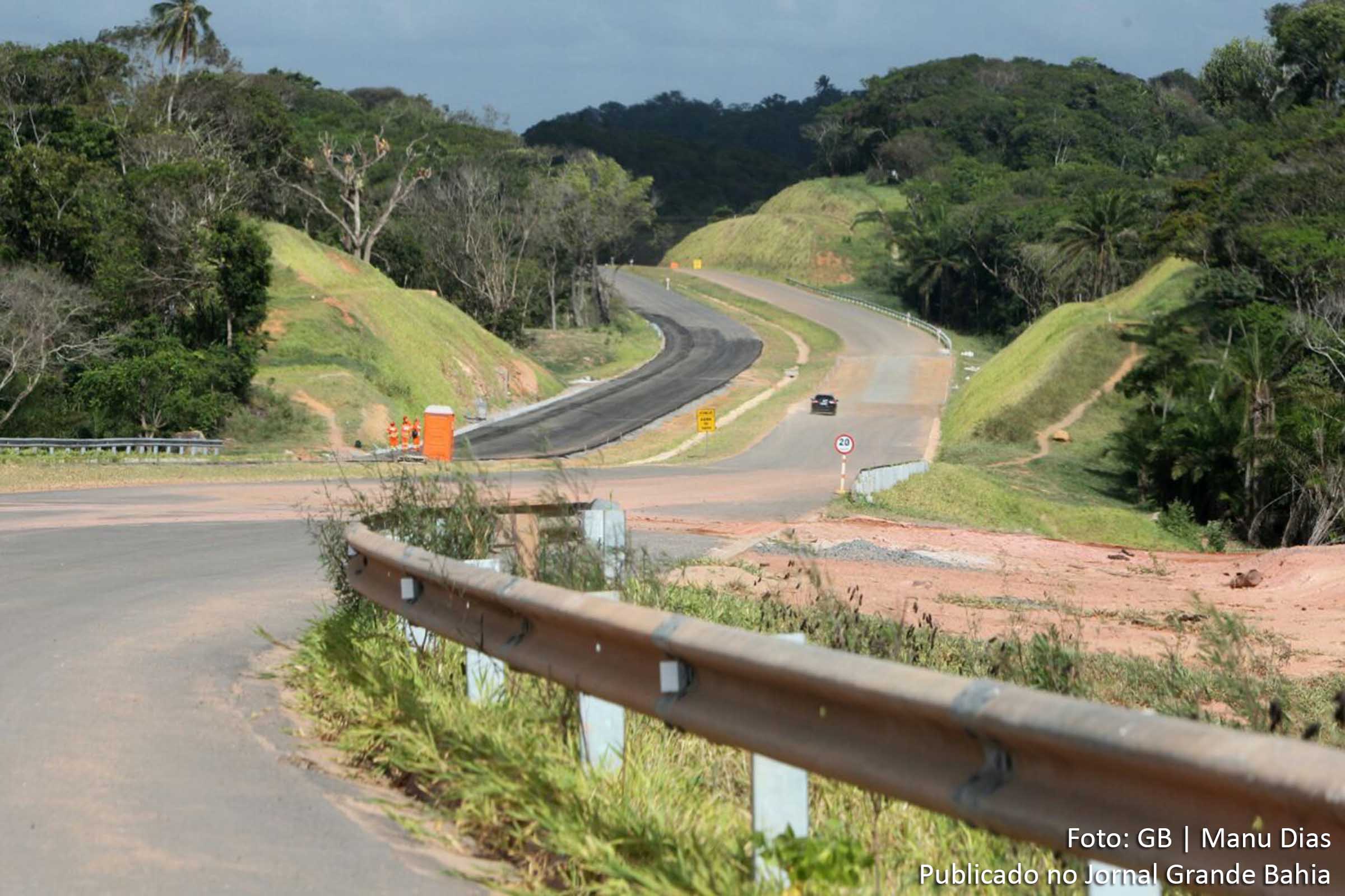 Construção da Via Metropolitana Camaçari-Lauro de Freitas.
