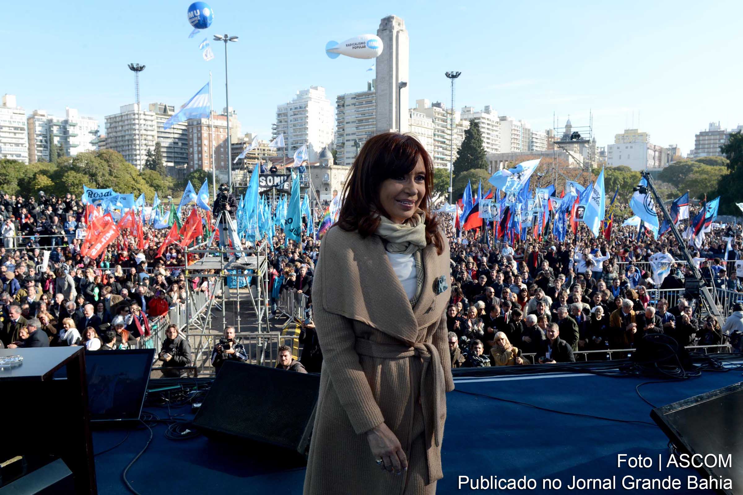 Cristina Kirchner é acusada de assinar acordo para encobrir supostos terroristas iranianos.