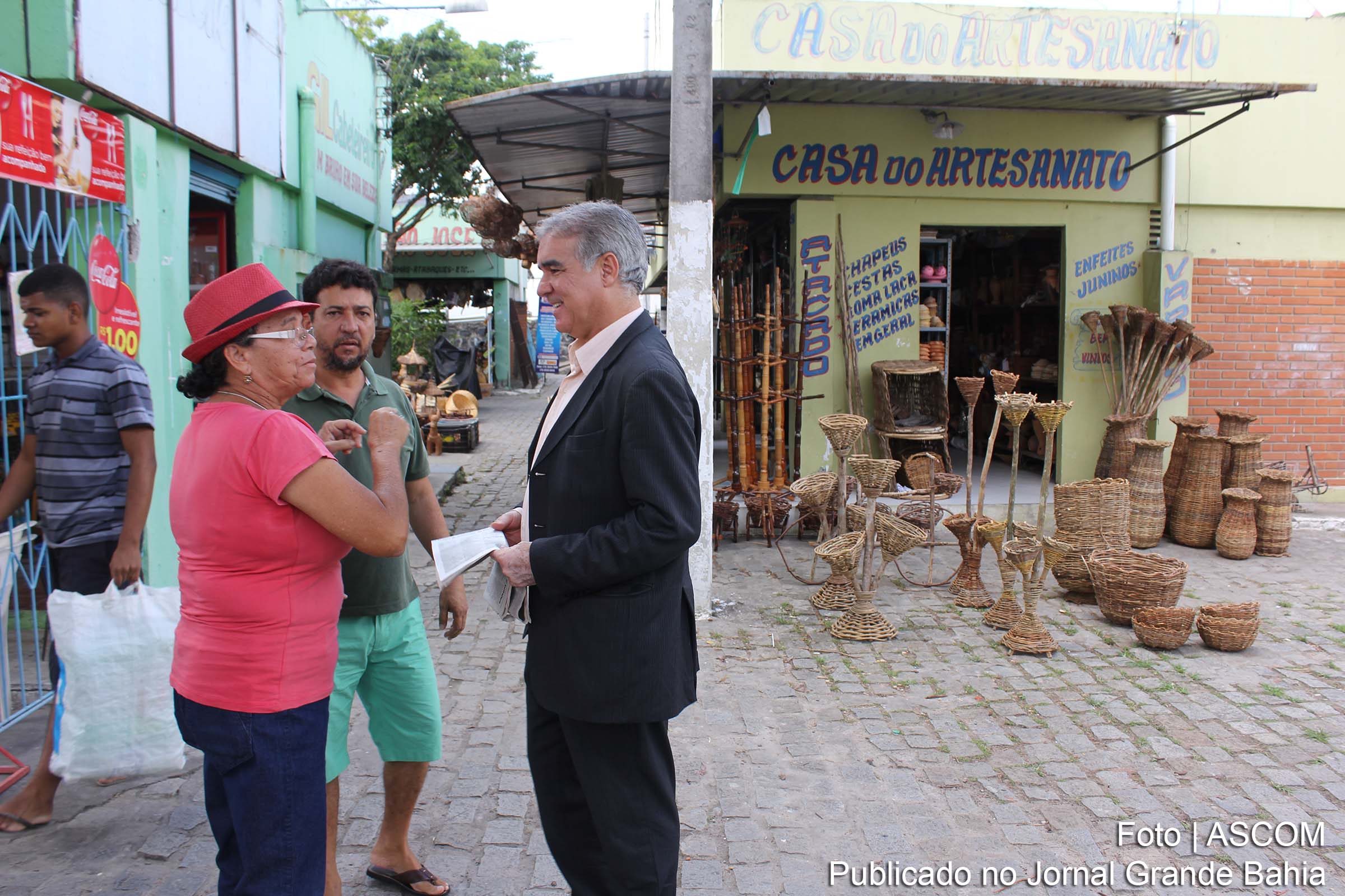 Deputado José Cerqueira Neto (Zé Neto) informa aos permissionários do Centro de Abastecimento de Feira de Santana que Estado reconhece valor imaterial das práticas e fazeres dos artesãos.