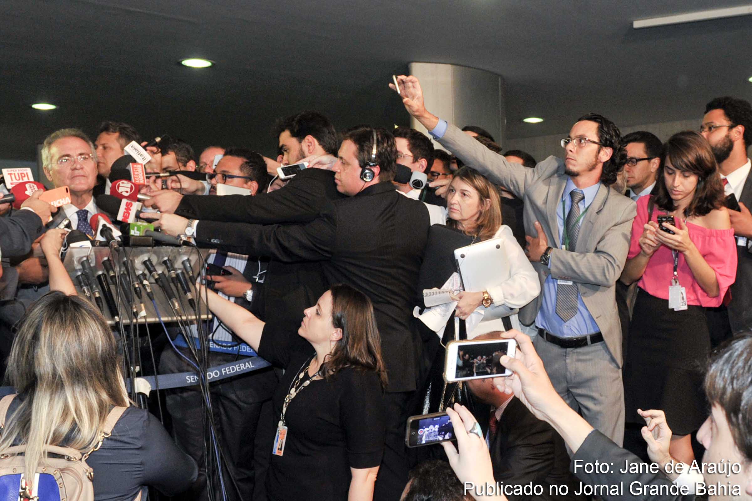 Senado vai aguardar decisão do STF e Renan Calheiros não assina notificação de afastamento.