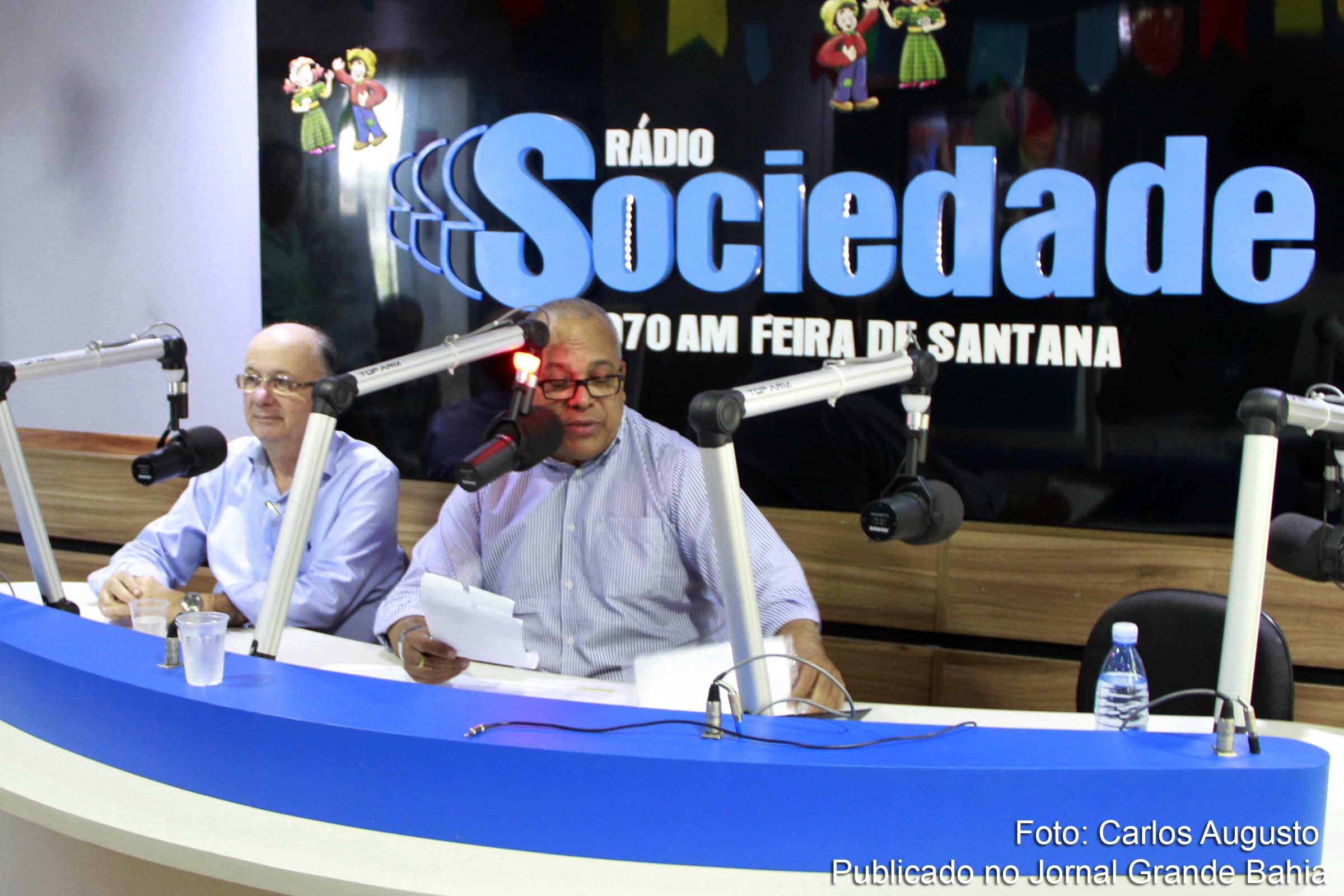 José Ronaldo de Carvalho é entrevistado por Joilton Freitas. Durante entrevista prefeito declara que rede de saúde de Feira de Santana ganhará mais três Caps.
