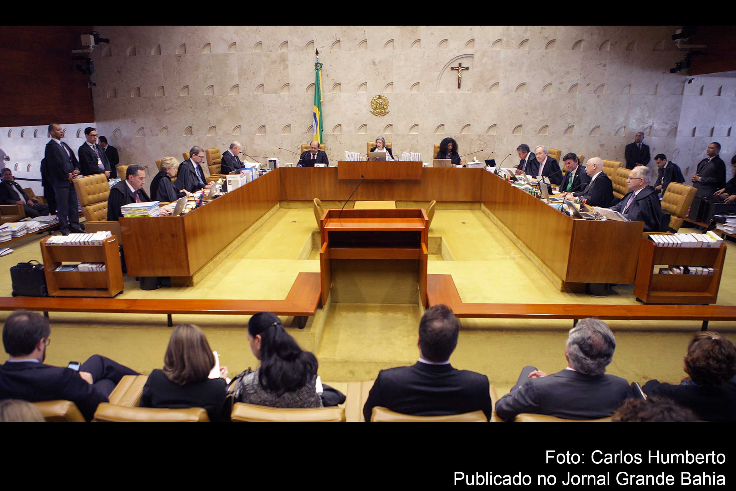 Violação de preceito fundamental é identificado, por ministra do STF, na renovação de concessões de empresas de rádio e TV, em que participam políticos.