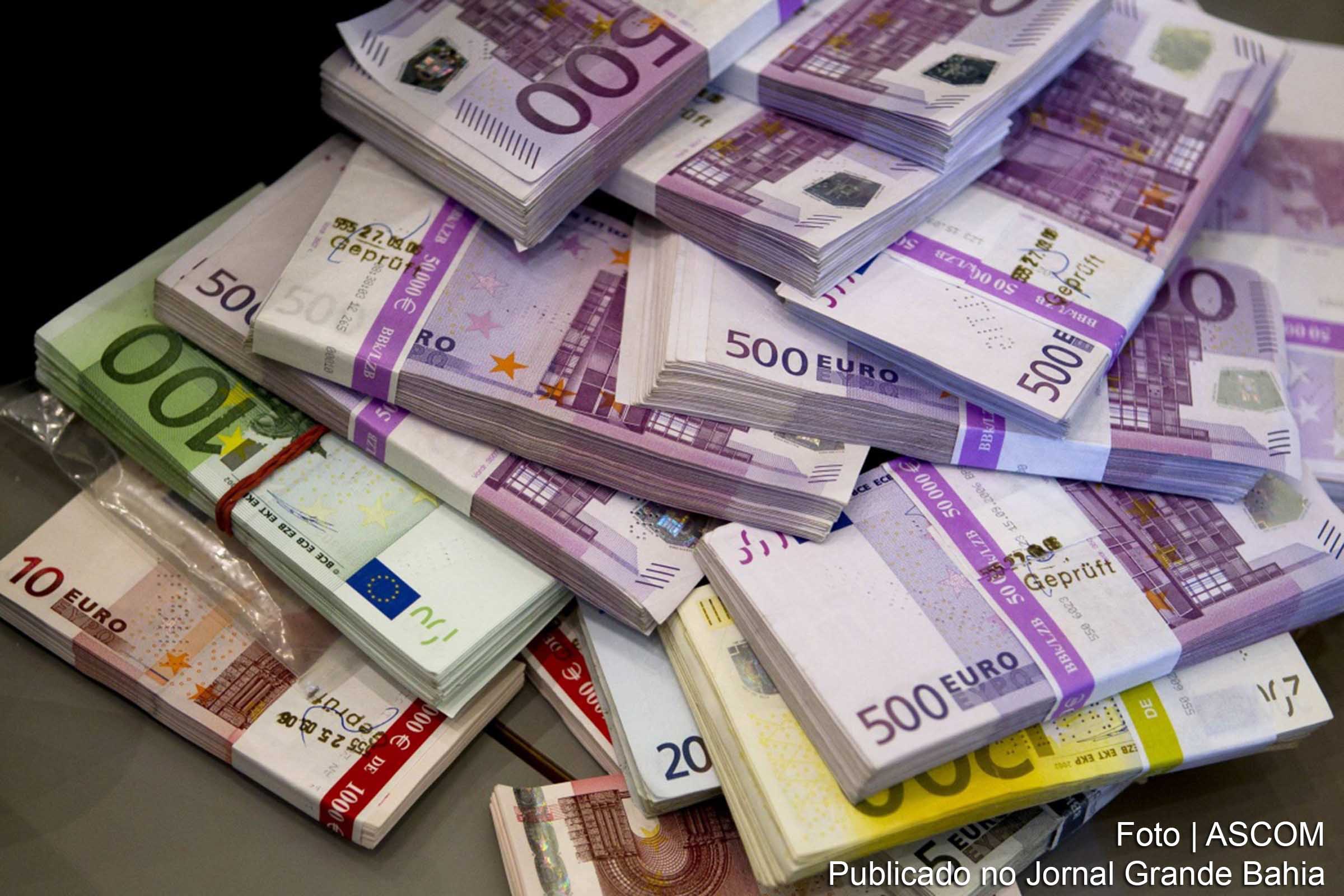 Implementado há 15 anos, o euro vive atualmente seu momento mais delicado, com a dificuldade da União Europeia de retomar o crescimento econômico.