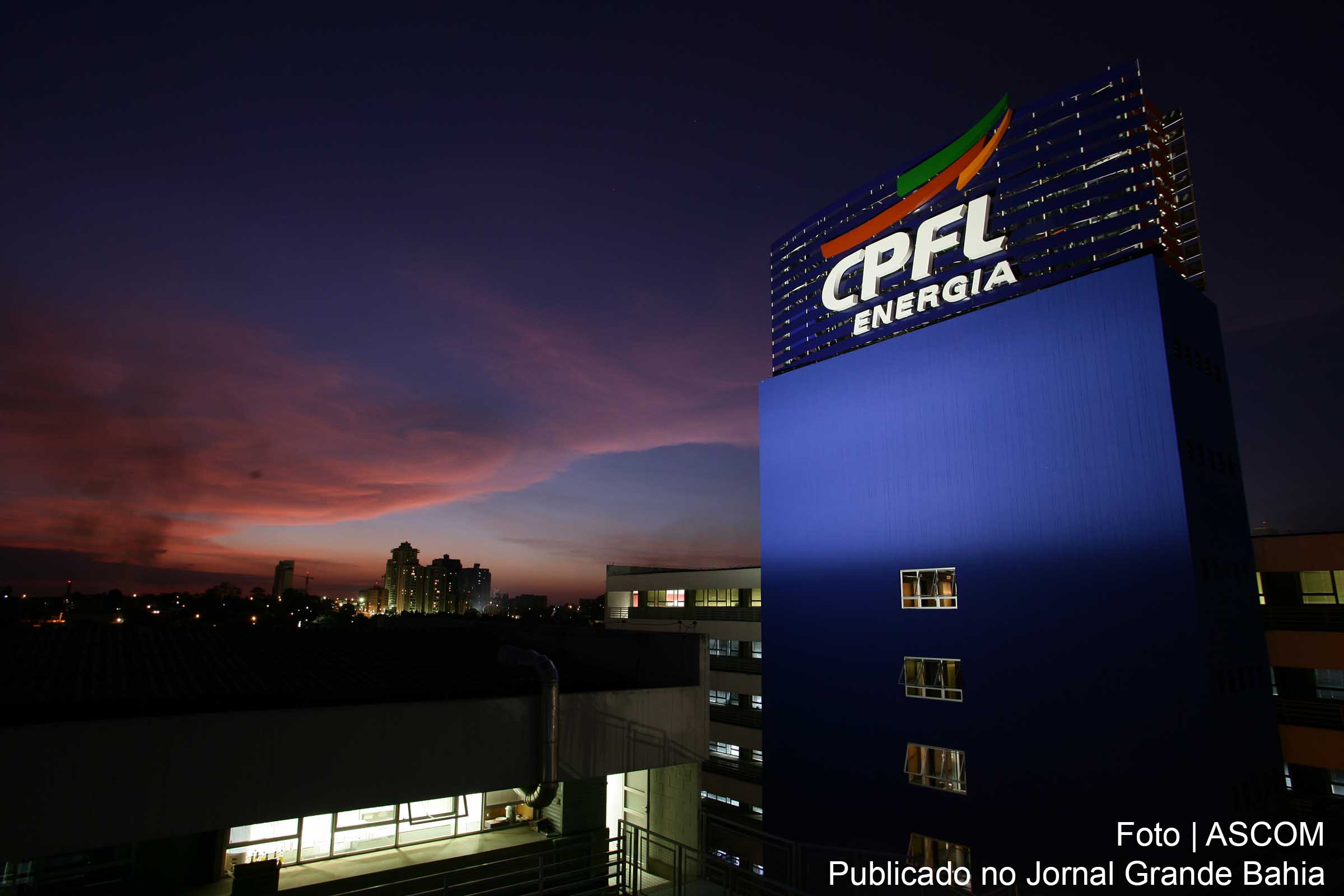 Companhia Paulista de Força e Luz (CPFL Energia) é adquirida por estatal chinesa.
