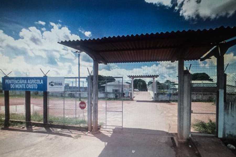 Pelo menos 33 pessoas morreram na Penitenciária de Monte Cristo, em Boa Vista, Roraima.