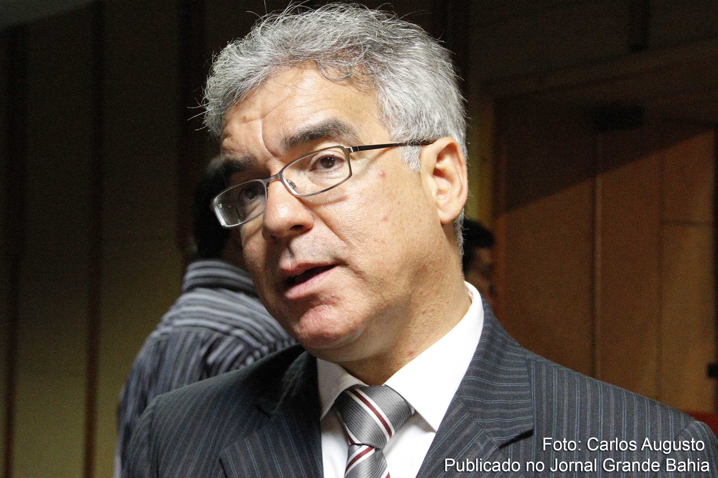 Deputado José Cerqueira Neto (Zé Neto) diz que o município de Salvador tem que deixar de conversa e maquiagem e fazer sua parte na saúde.