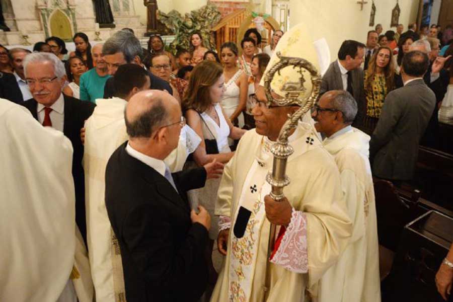 Prefeito José Ronaldo e arcebispo metropolitano dom Zanoni Demettino.