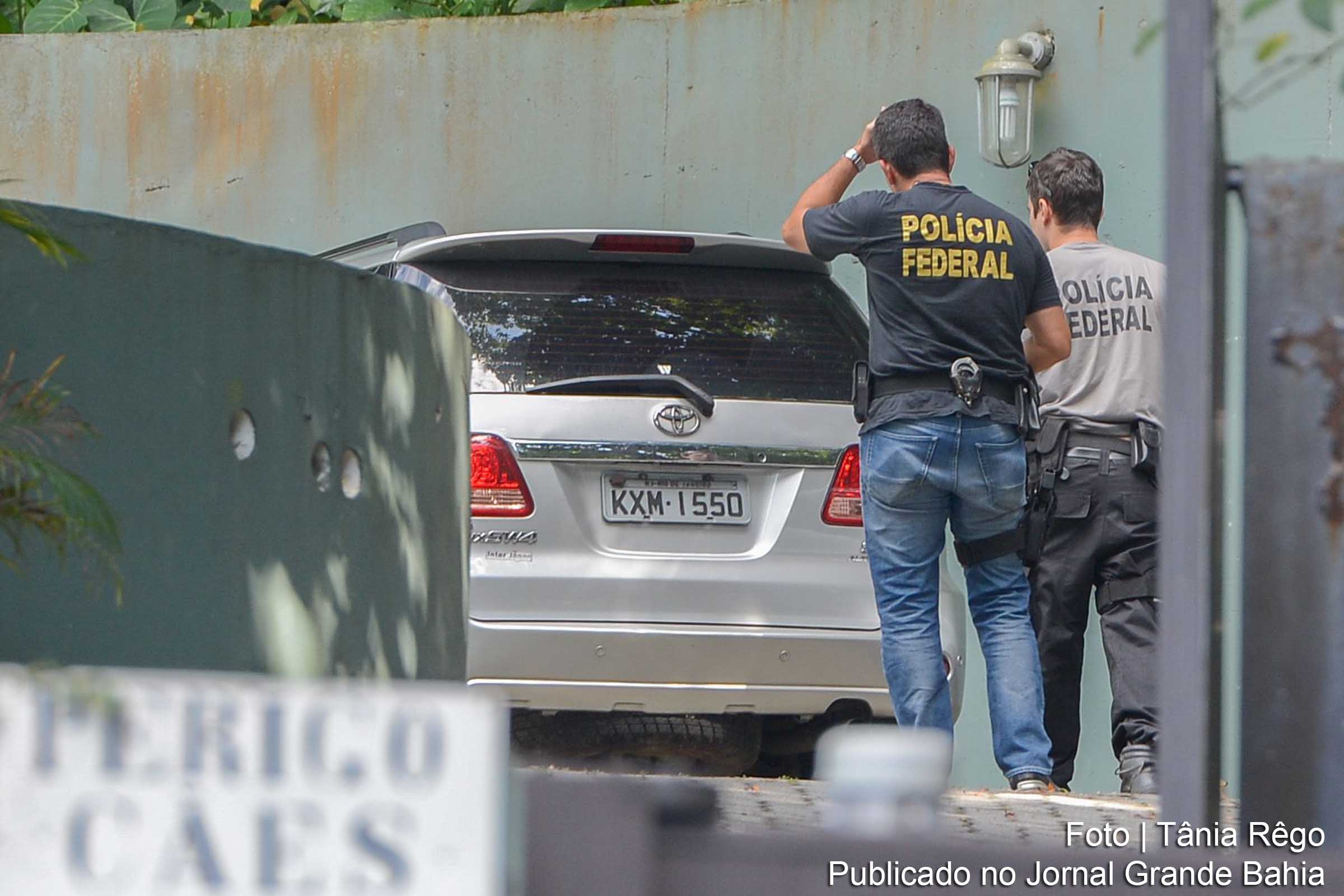 Policiais federais durante ação de combate à corrupção.