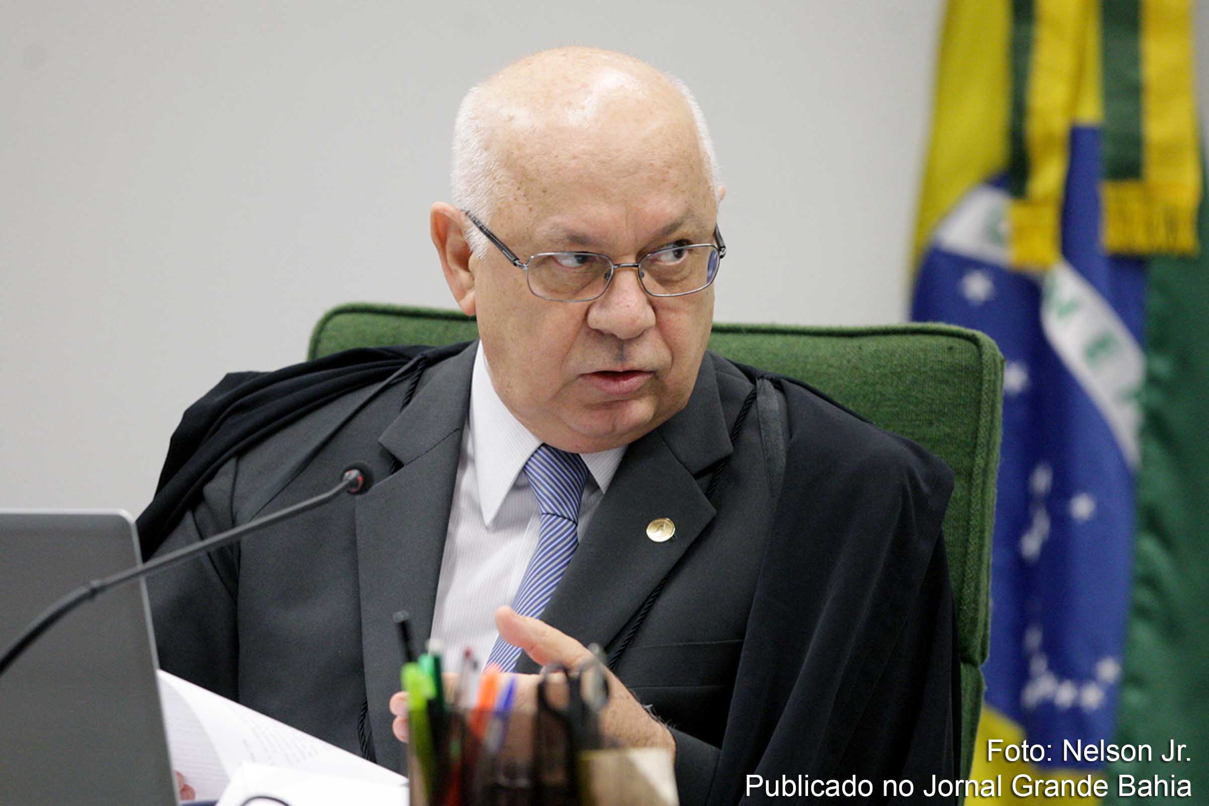 Teori Albino Zavascki atuou como magistrado de carreira e professor. Era ministro do Supremo Tribunal Federal (STF) desde 29 de novembro de 2012, tendo sido nomeado pela presidente Dilma Rousseff. Ele morreu em acidente de avião, na quinta-feira (19/01/2017), próximo à Ilha Rasa, no litoral de Paraty, Rio de Janeiro.