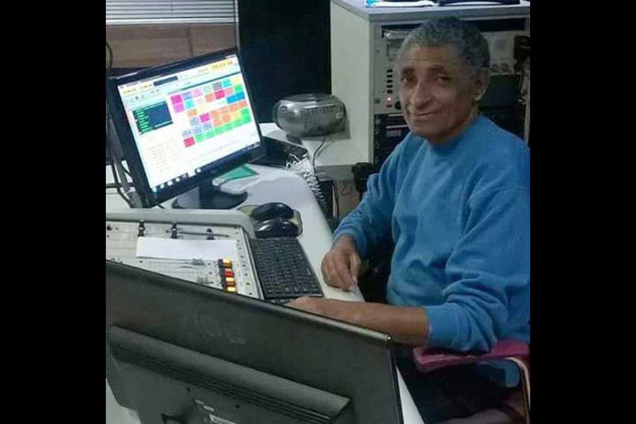 Com mais de trinta anos de história no rádio feirense, Tony Duarte (Tony Ben) atuava como sonoplasta da Rádio Sociedade de Feira de Santana AM.