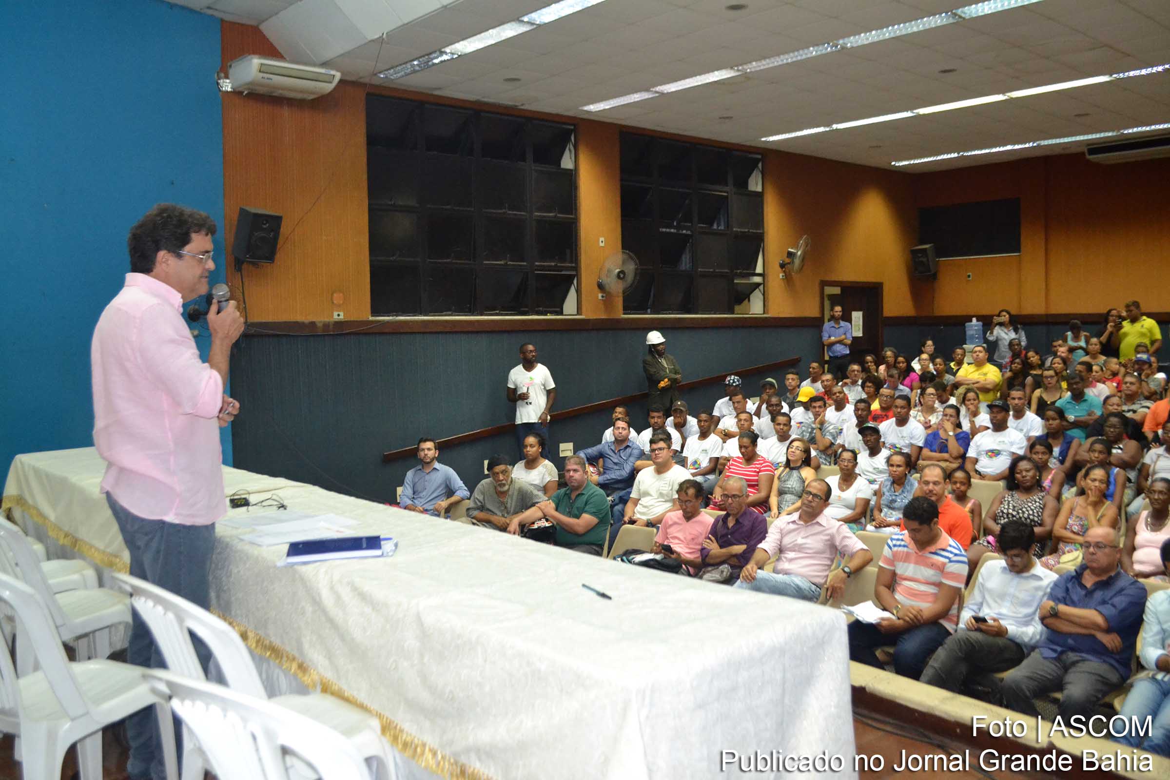 Deputado Angelo Almeida debate transporte público de Feira de Santana.