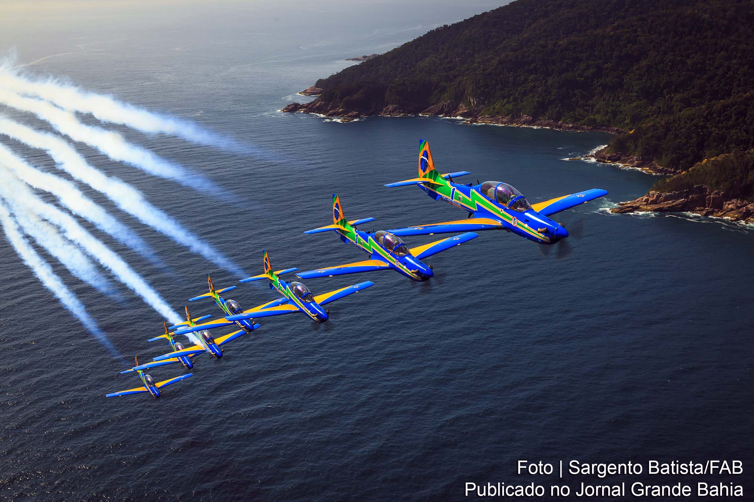 Esquadrilha da Fumaça sobre o Rio de Janeiro.