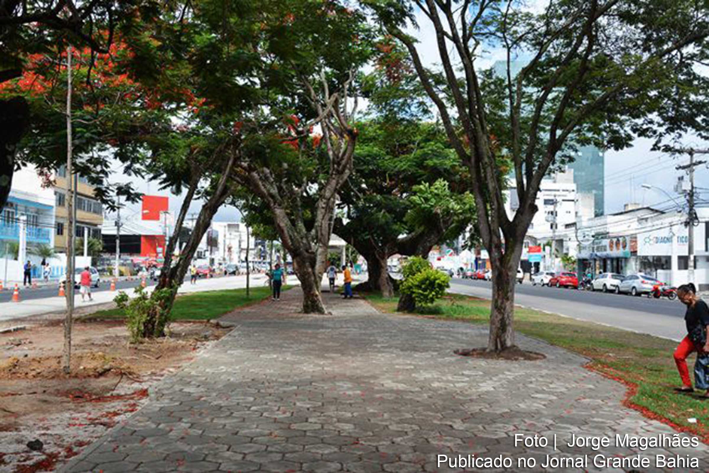 Passeio central da Avenida Getúlio Vargas, em Feira de Santana.
