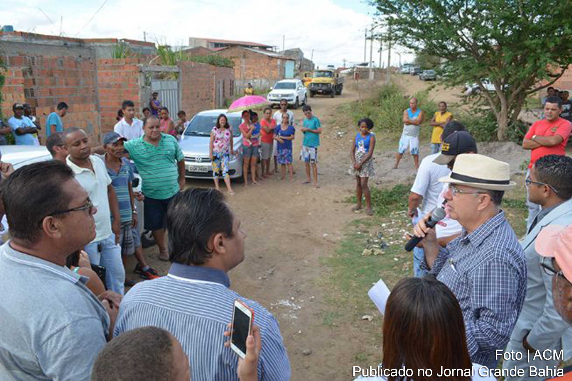 Prefeito José Ronaldo anuncia investimentos ao moradores do loteamento Gabriela.