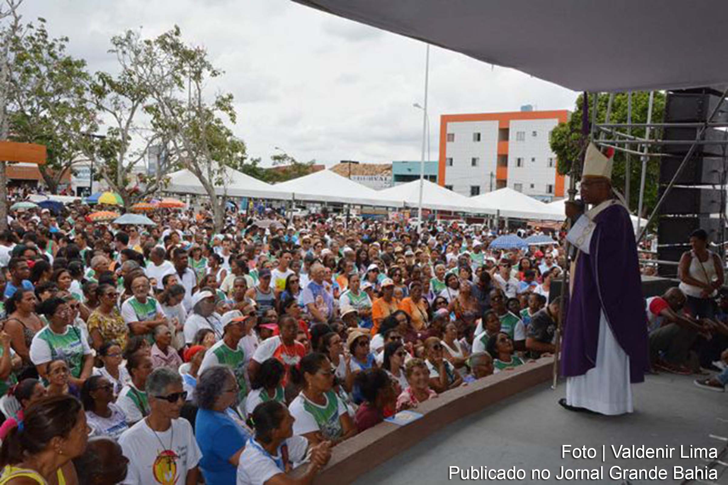 Cerca de 30 mil católicos de diversas paróquias da Arquidiocese de Feira de Santana participaram da Caminhada do Perdão.