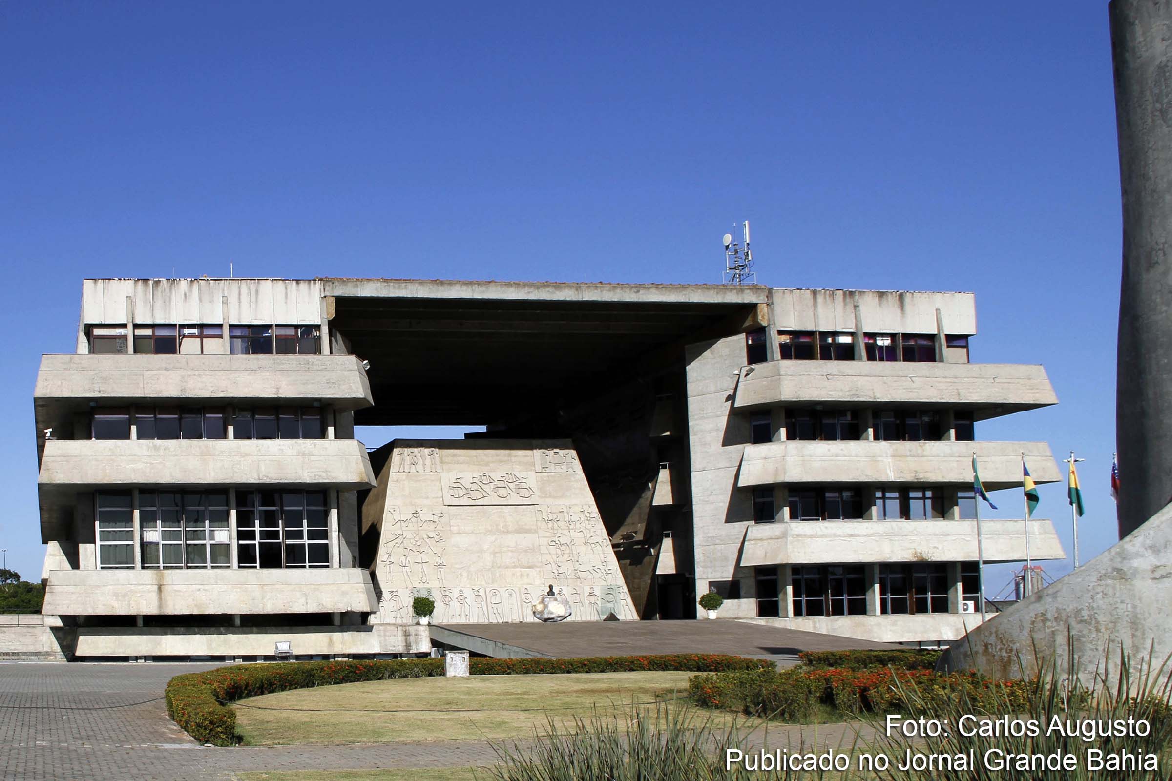 Fachada da Assembléia Legislativa da Bahia (ALBA). Deputados debatem estiagem.