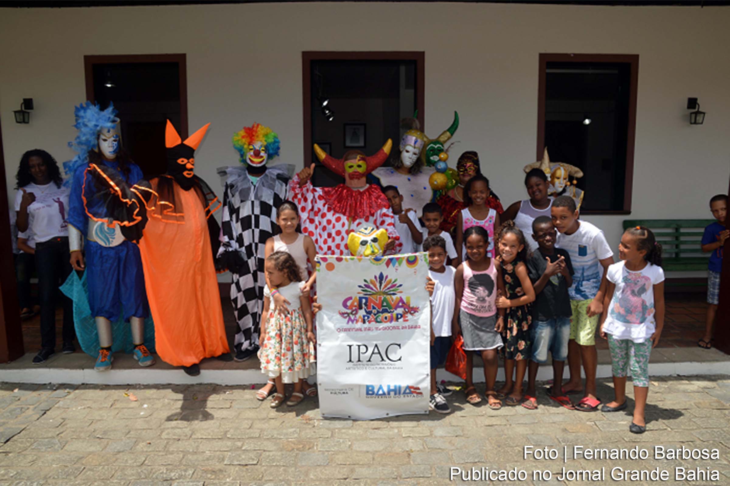 Grupo Mascarados de Maragogipe recebem premiação, nas comemorações em decorrência dos 170 anos do aniversário de Castro Alves.