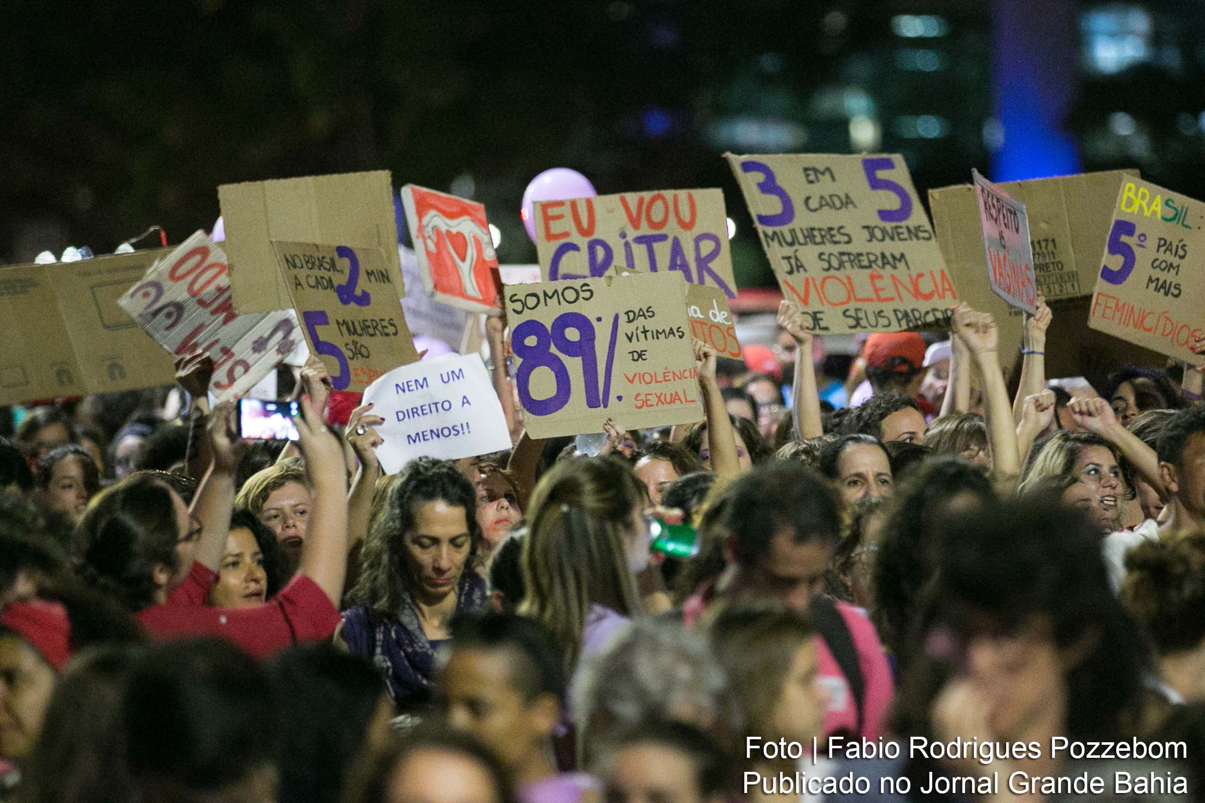 Mulheres fazem manifestação por direitos iguais, contra o racismo e contra a violência, na Esplanada dos Ministérios.