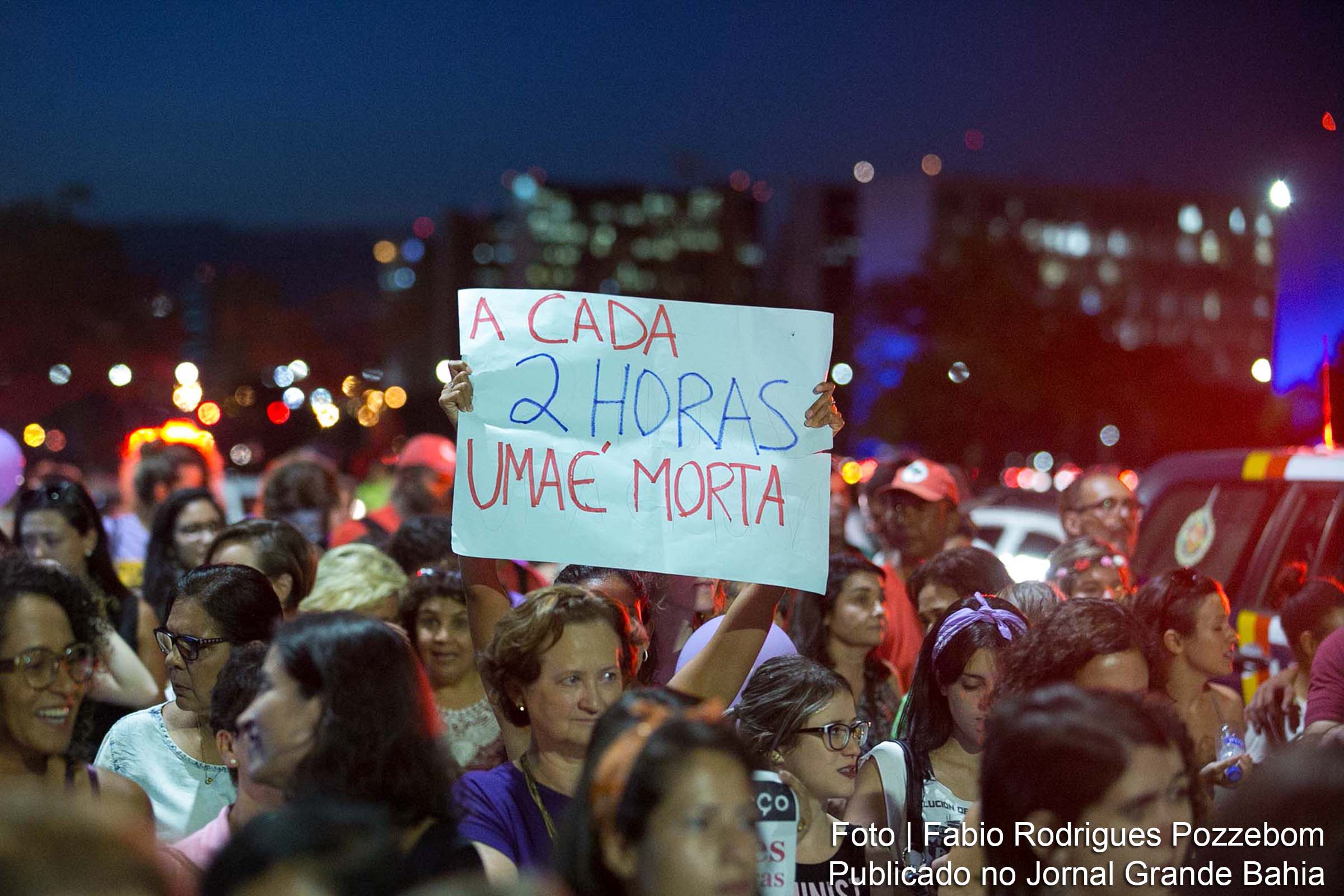 Mulheres realizam manifestação por direitos iguais