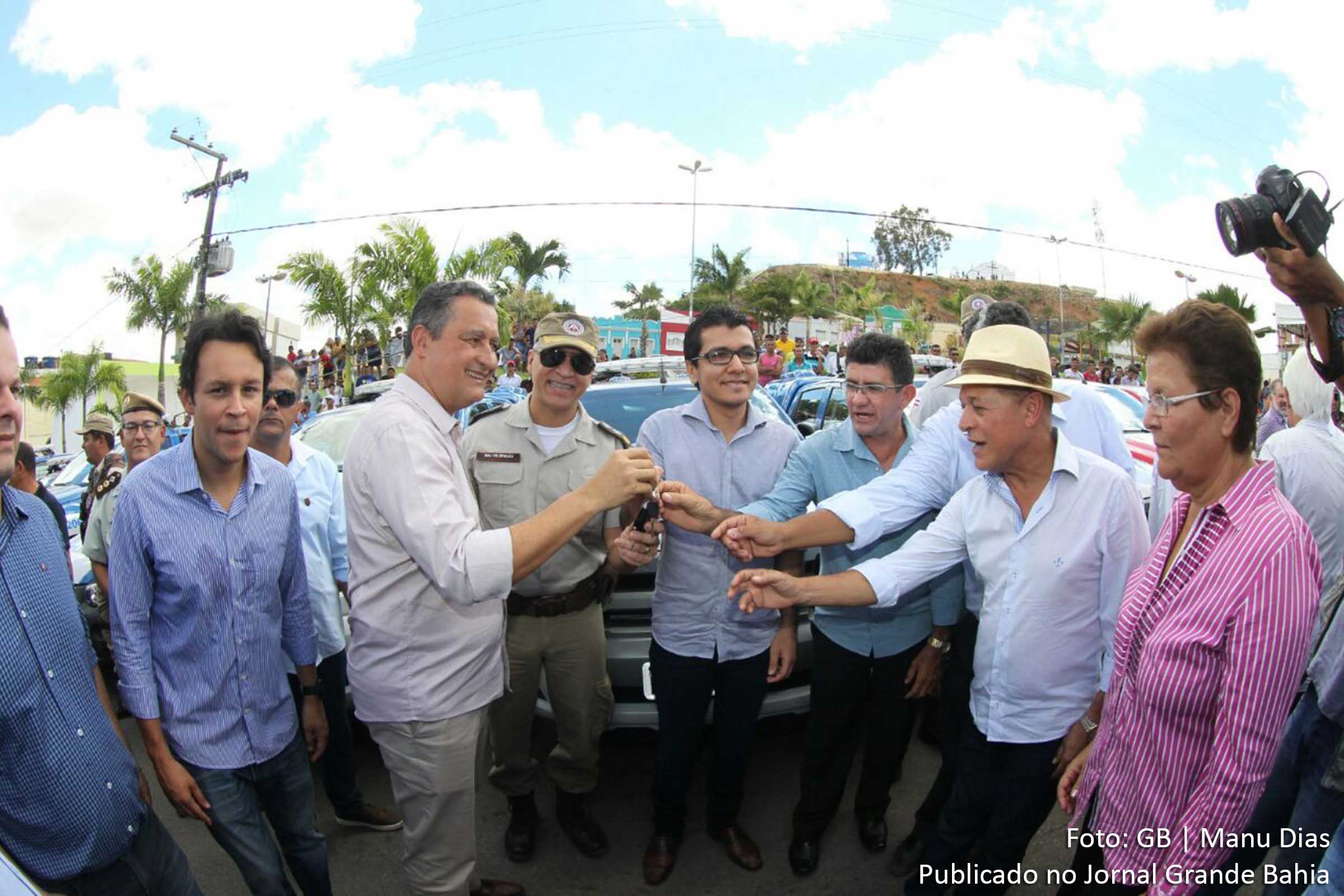 Governador Rui Costa entrega viaturas e equipamentos para a Polícia Civil, Militar e para o Grupamento de Bombeiros Militares, no município de Cícero Dantas.