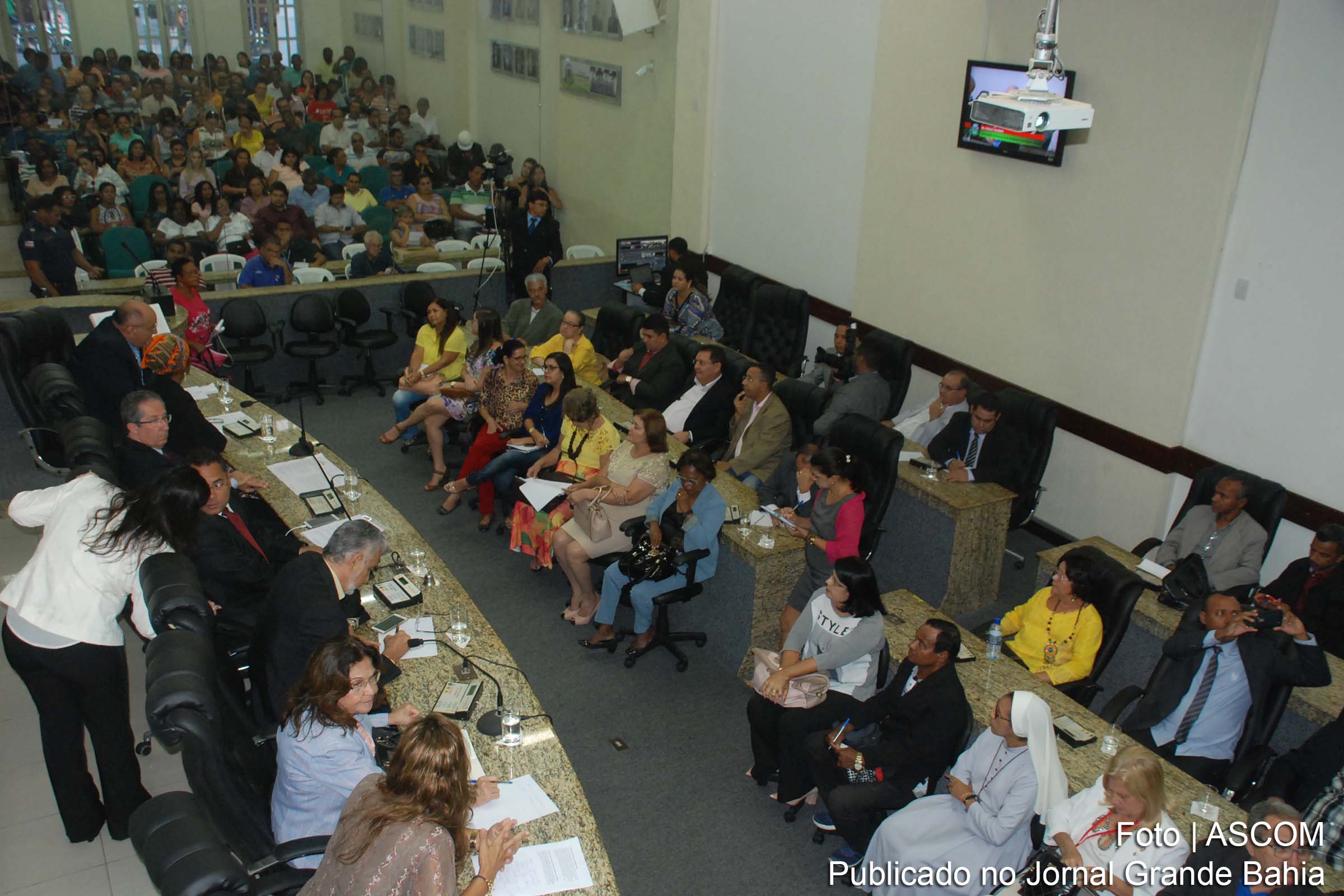 Vista do plenário da Câmara Municipal de Feira de Santana, durante audiência pública discute Marco Regulatório das Organizações da Sociedade Civil.