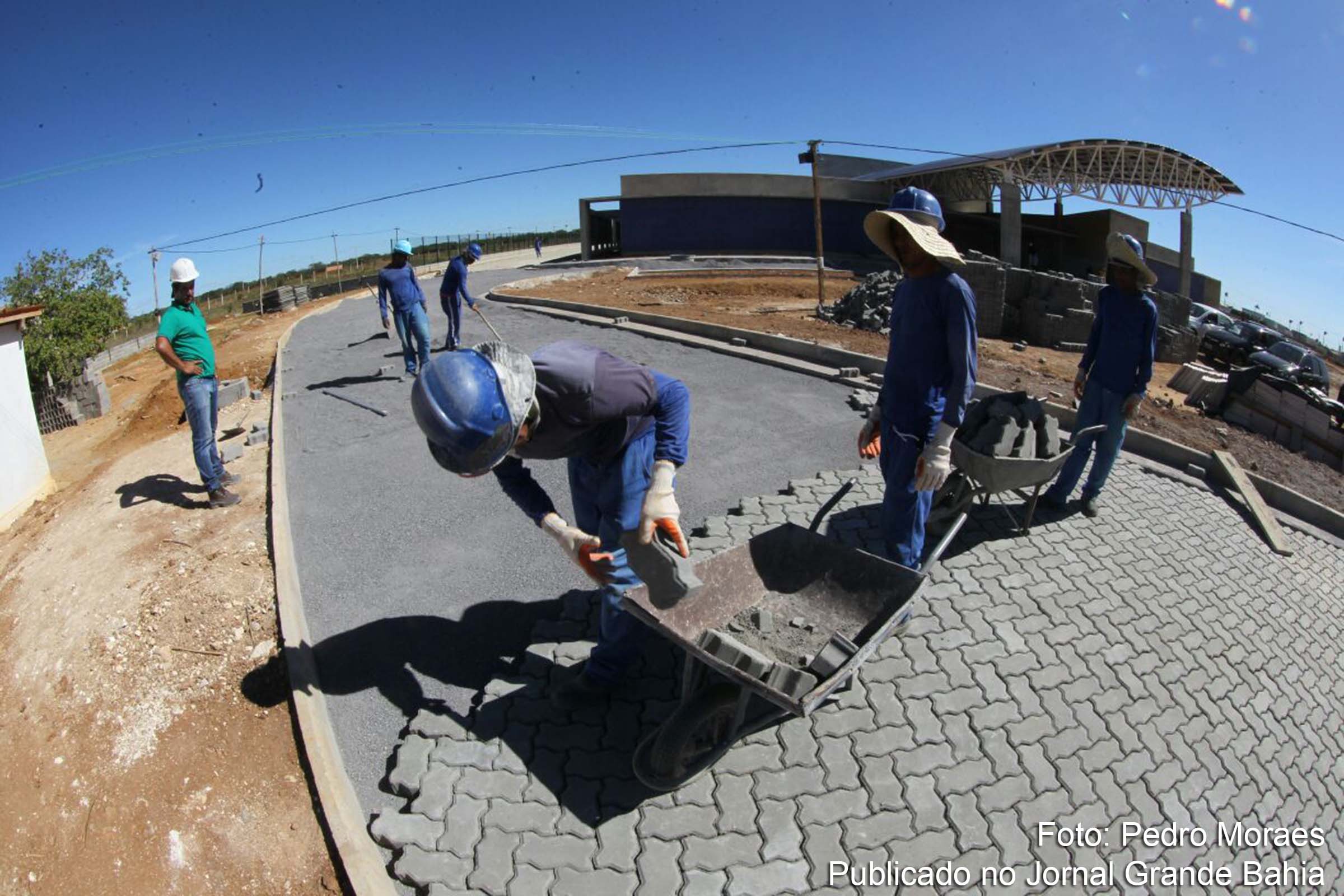 Construção da Policlínica Estadual de Irecê.