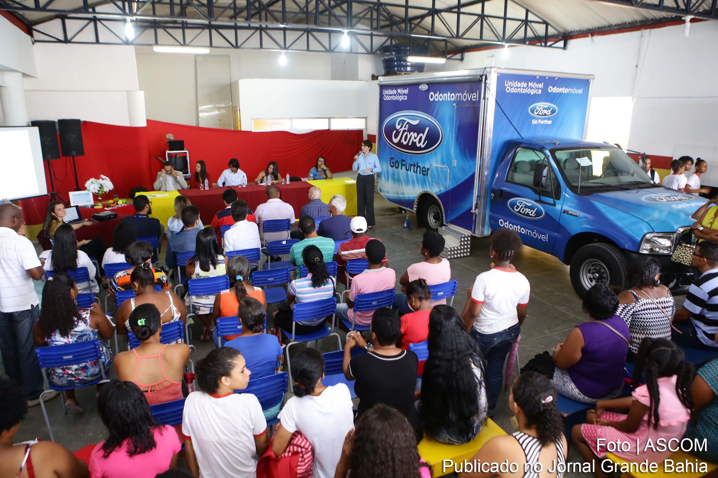 Evento de entrega do Odontomóvel.