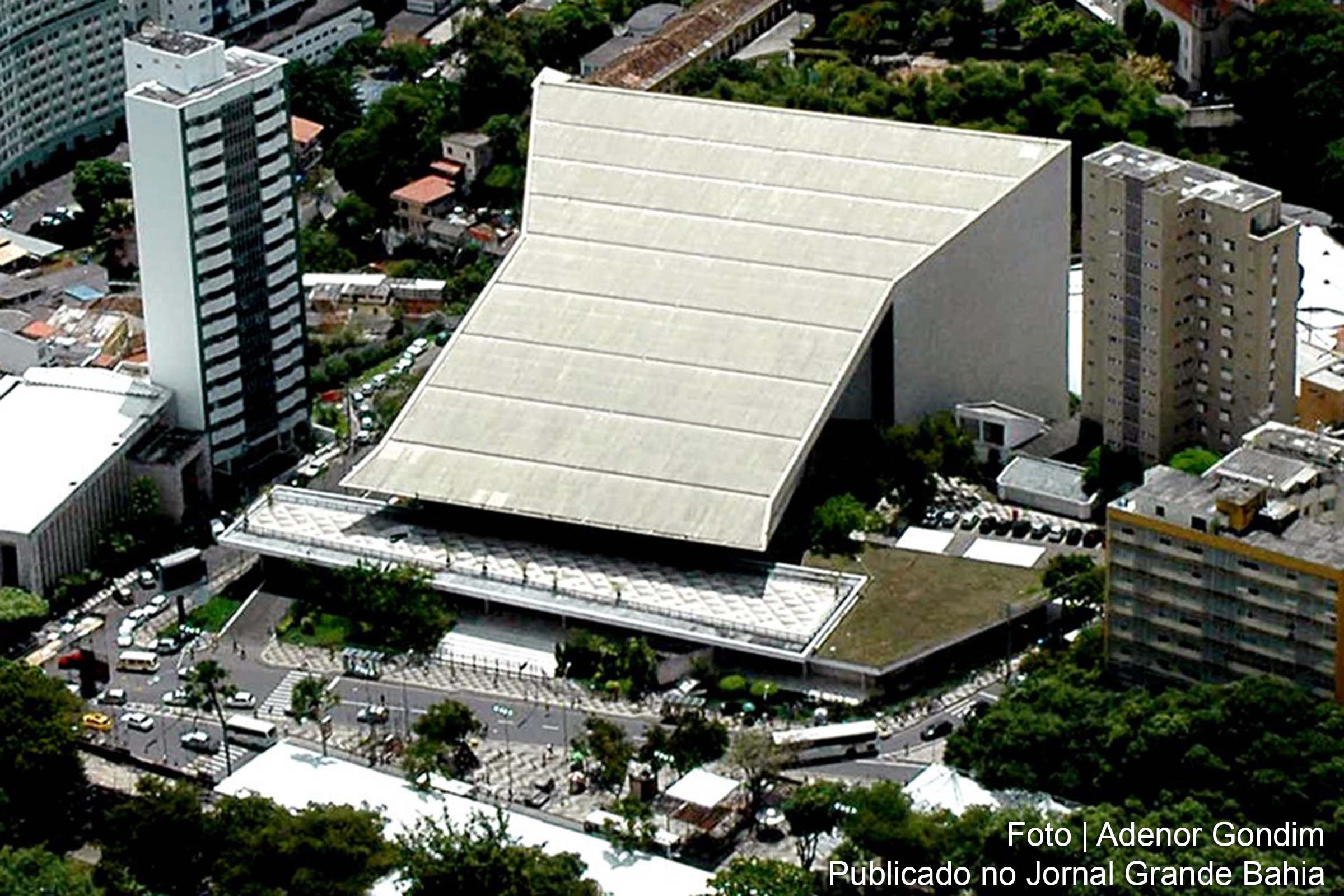 Imagem aérea do Teatro Castro Alves (TCA), em Salvador.
