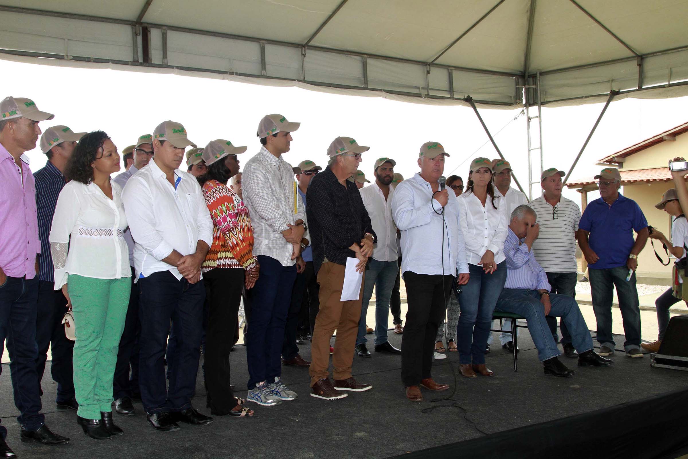 Empresário Carlos Kruschewsky Filho destaca, em discurso, parceria com a DSM/Tortuga, produção de rações com valor competitivo e elevada qualidade proteica da ração Bovix.